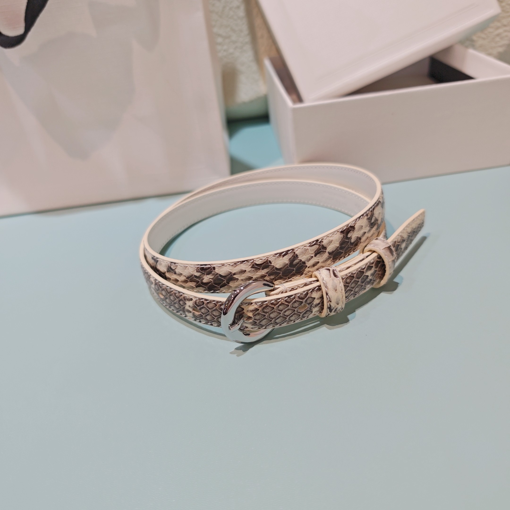 💥💥💥1.8cm赛琳CELINE腰带，双面头层牛皮，长度：75.80.85.90.95.100.欧，铜五