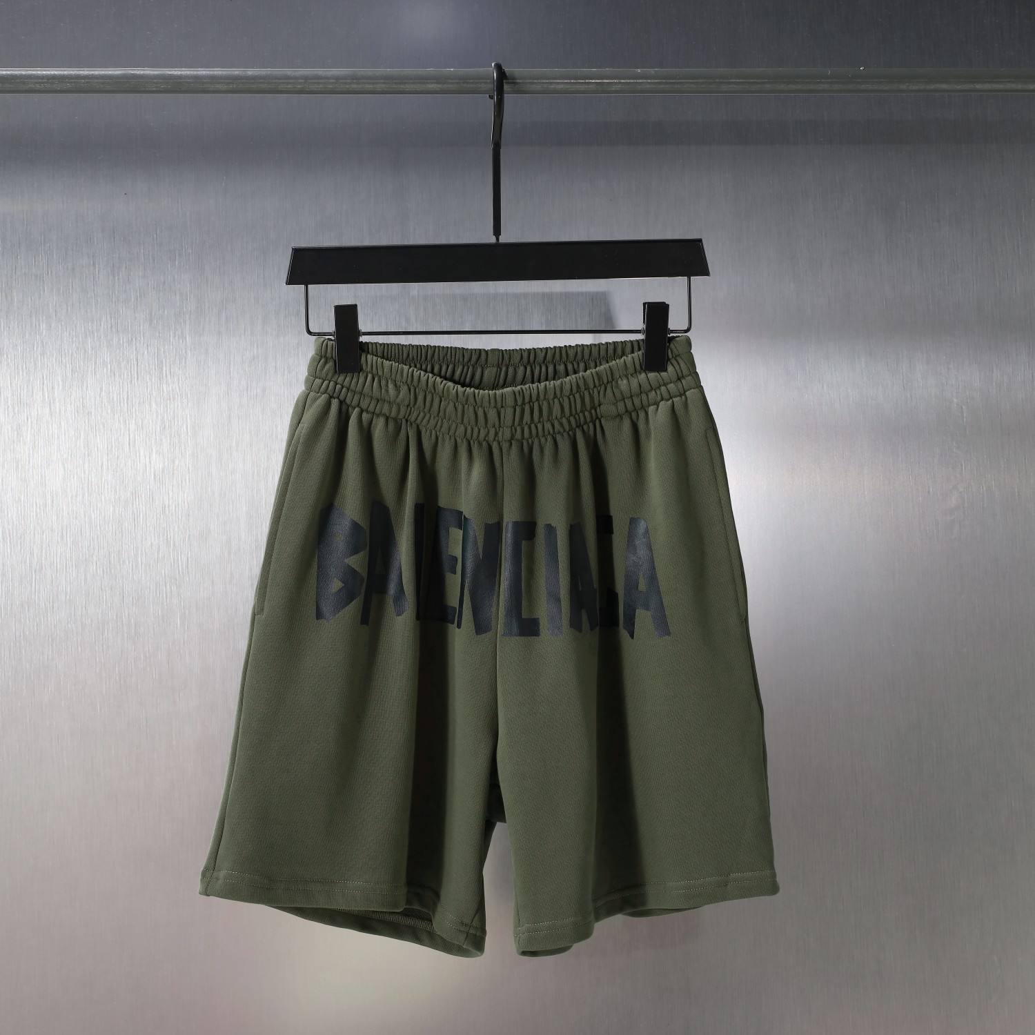 Balenciaga Vente
 Vêtements Culottes & Pantalons Shorts Noir Vert Imprimé Unisexe Femmes La plage