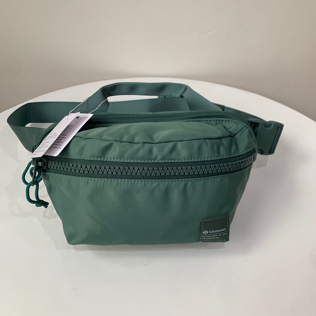 Lulu accessories *Lululemon all day essentials 2.5L Lulu accessories yoga