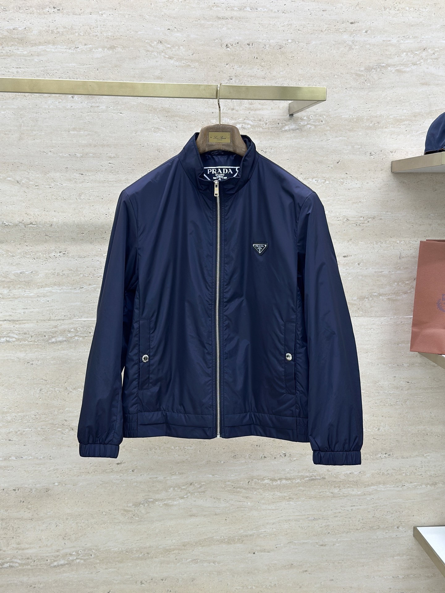 PRADA 2025ss秋冬新款系列🆕P家休闲翻领夹克外套 🧥专柜同步发售 超高工艺的风衣外套 休闲时尚