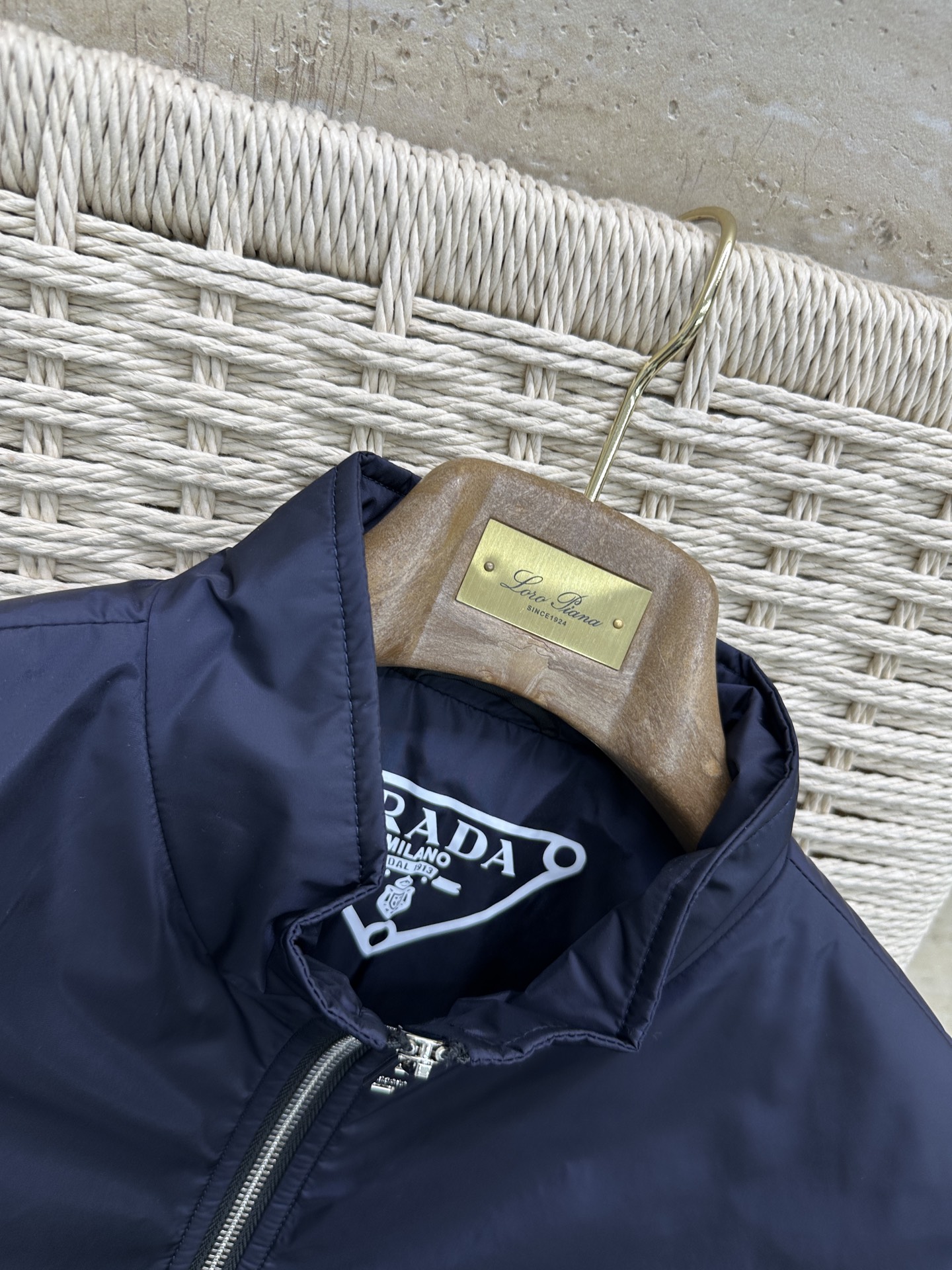 PRADA 2025ss秋冬新款系列🆕P家休闲翻领夹克外套 🧥专柜同步发售 超高工艺的风衣外套 休闲时尚