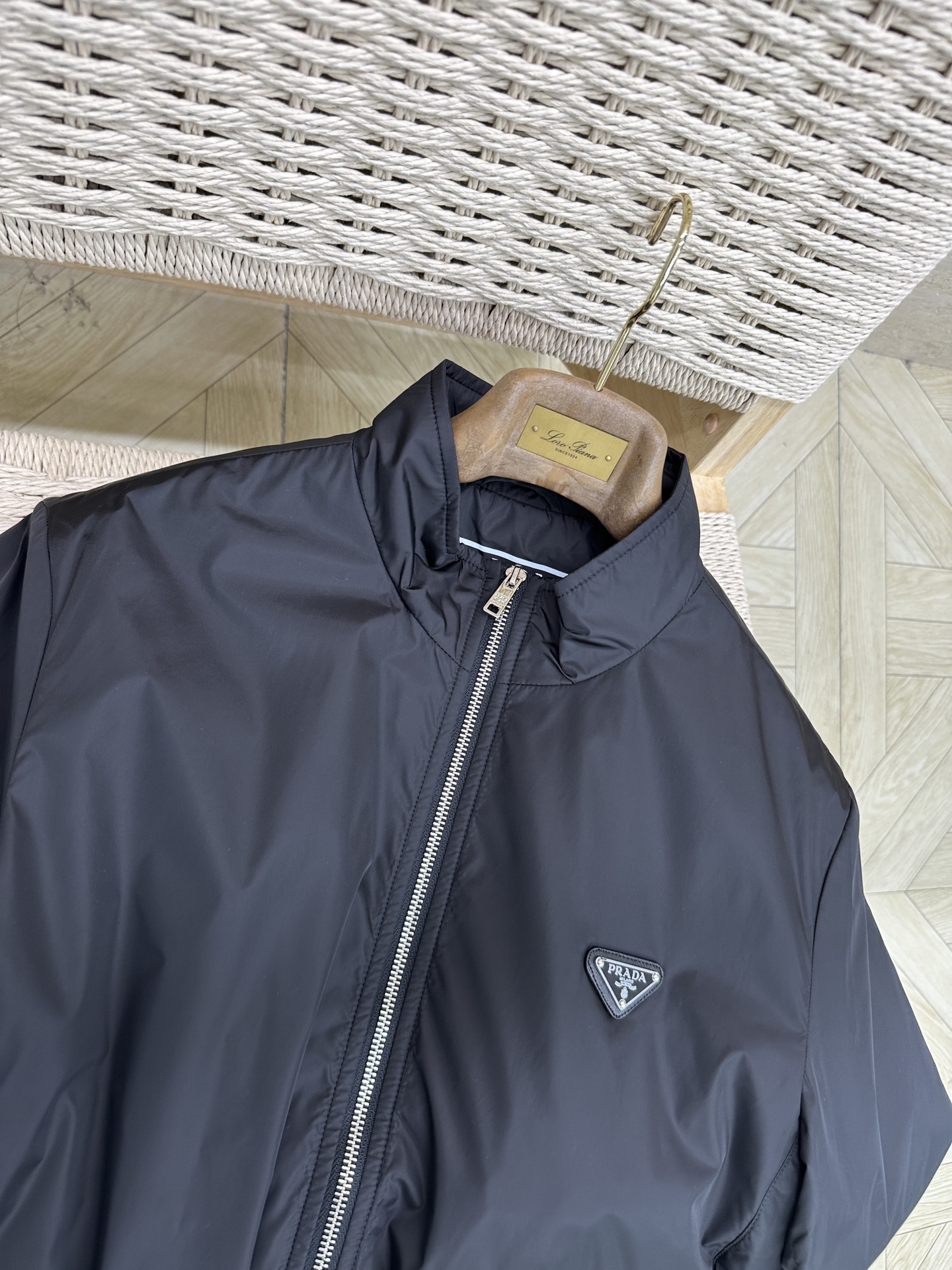 PRADA 2025ss秋冬新款系列🆕P家休闲翻领夹克外套 🧥专柜同步发售 超高工艺的风衣外套 休闲时尚