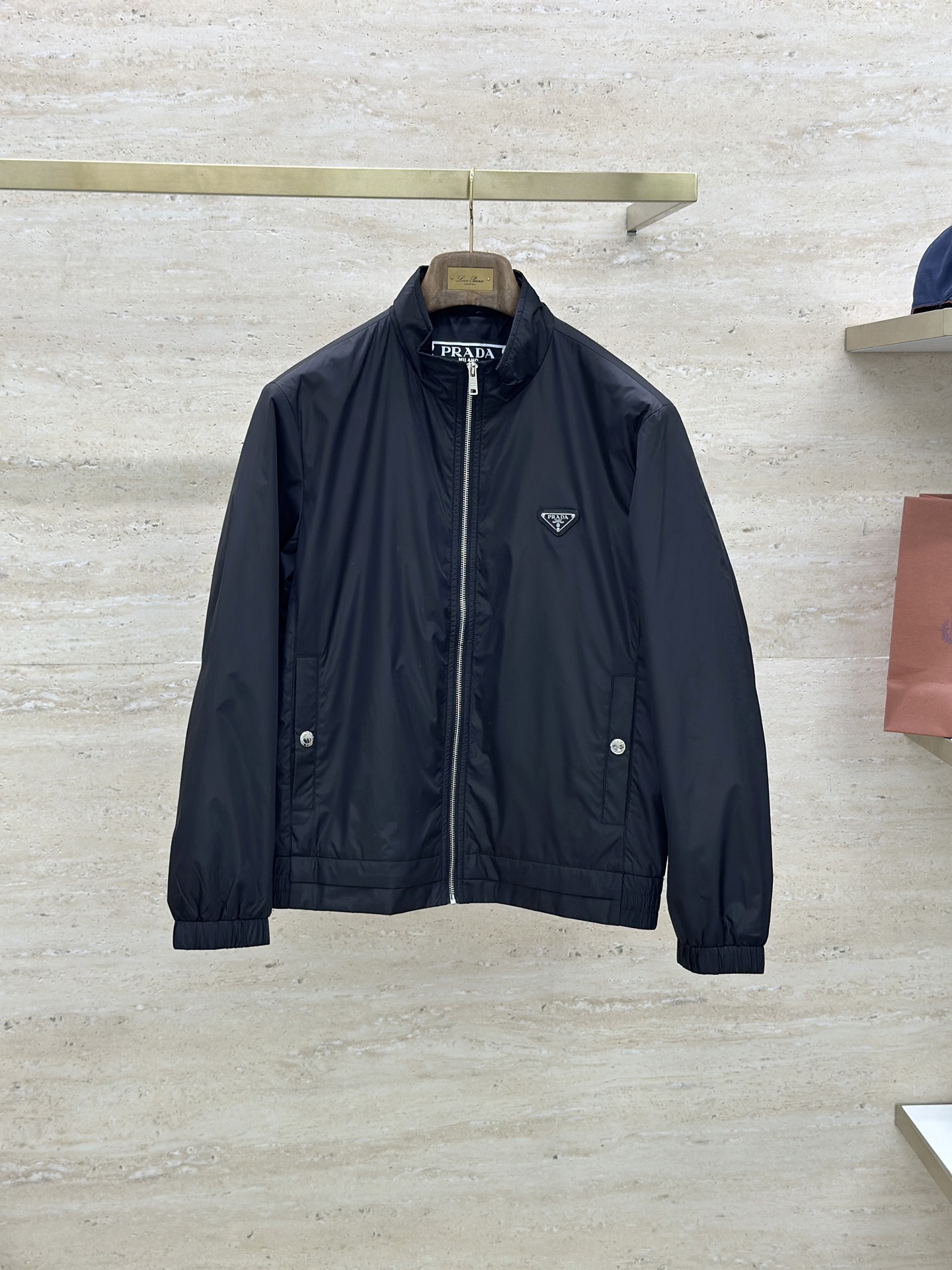 PRADA 2025ss秋冬新款系列🆕P家休闲翻领夹克外套 🧥专柜同步发售 超高工艺的风衣外套 休闲时尚