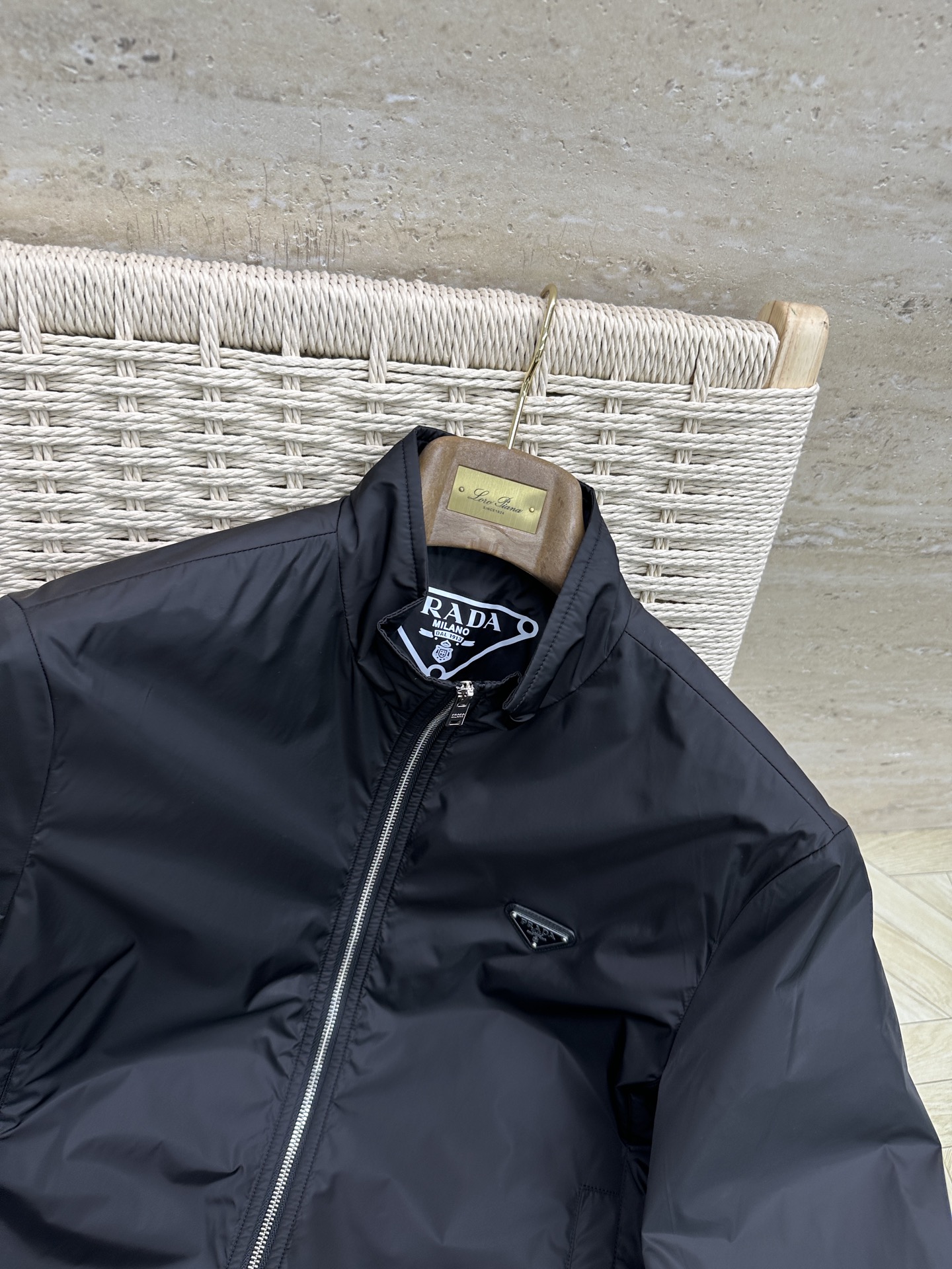 PRADA 2025ss秋冬新款系列🆕P家休闲翻领夹克外套 🧥专柜同步发售 超高工艺的风衣外套 休闲时尚