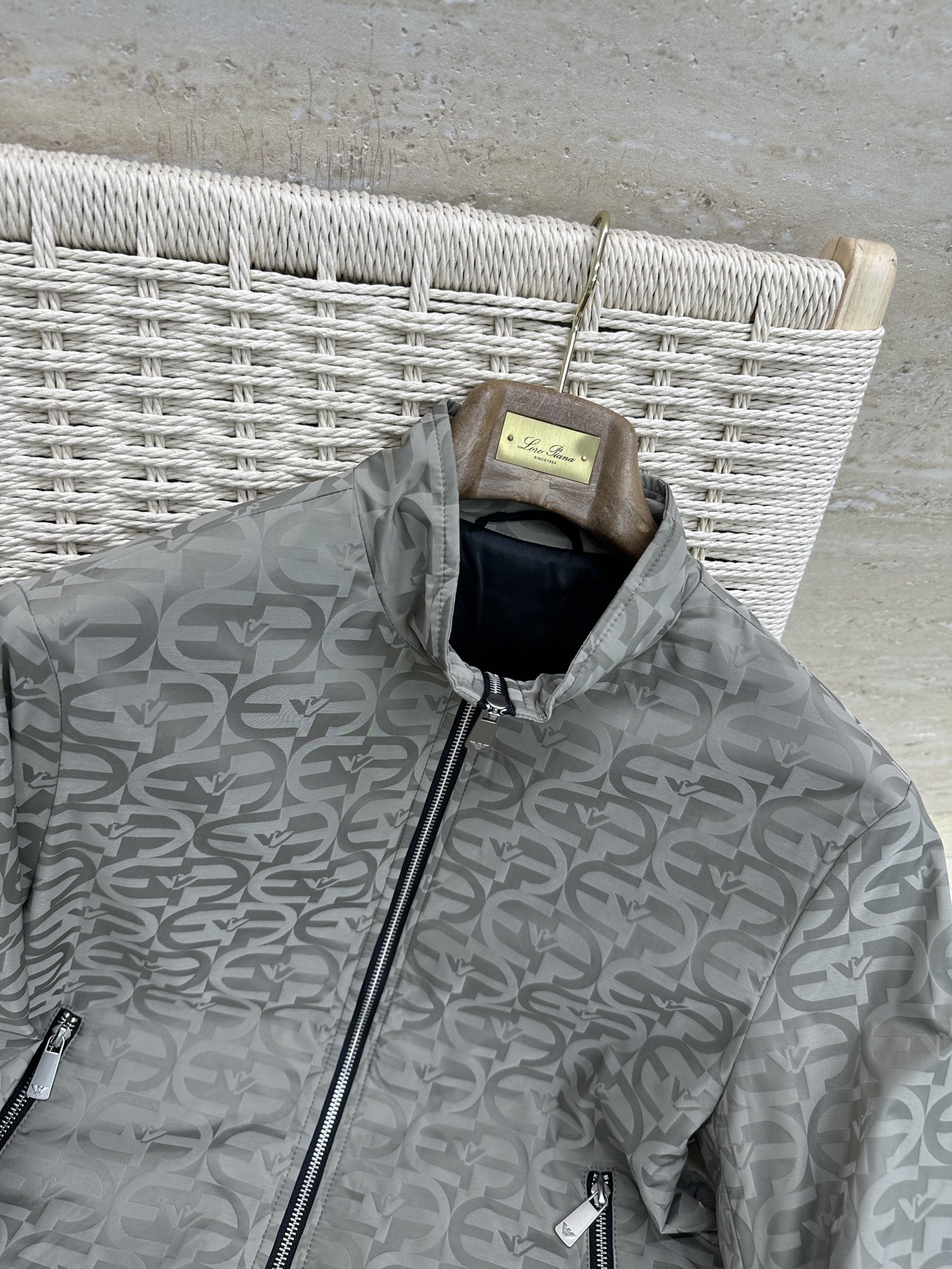 ARMANI 2025ss秋冬新款系列🆕阿玛尼家休闲夹克立领外套🧥专柜同步发售 超高工艺的风衣外套 休闲