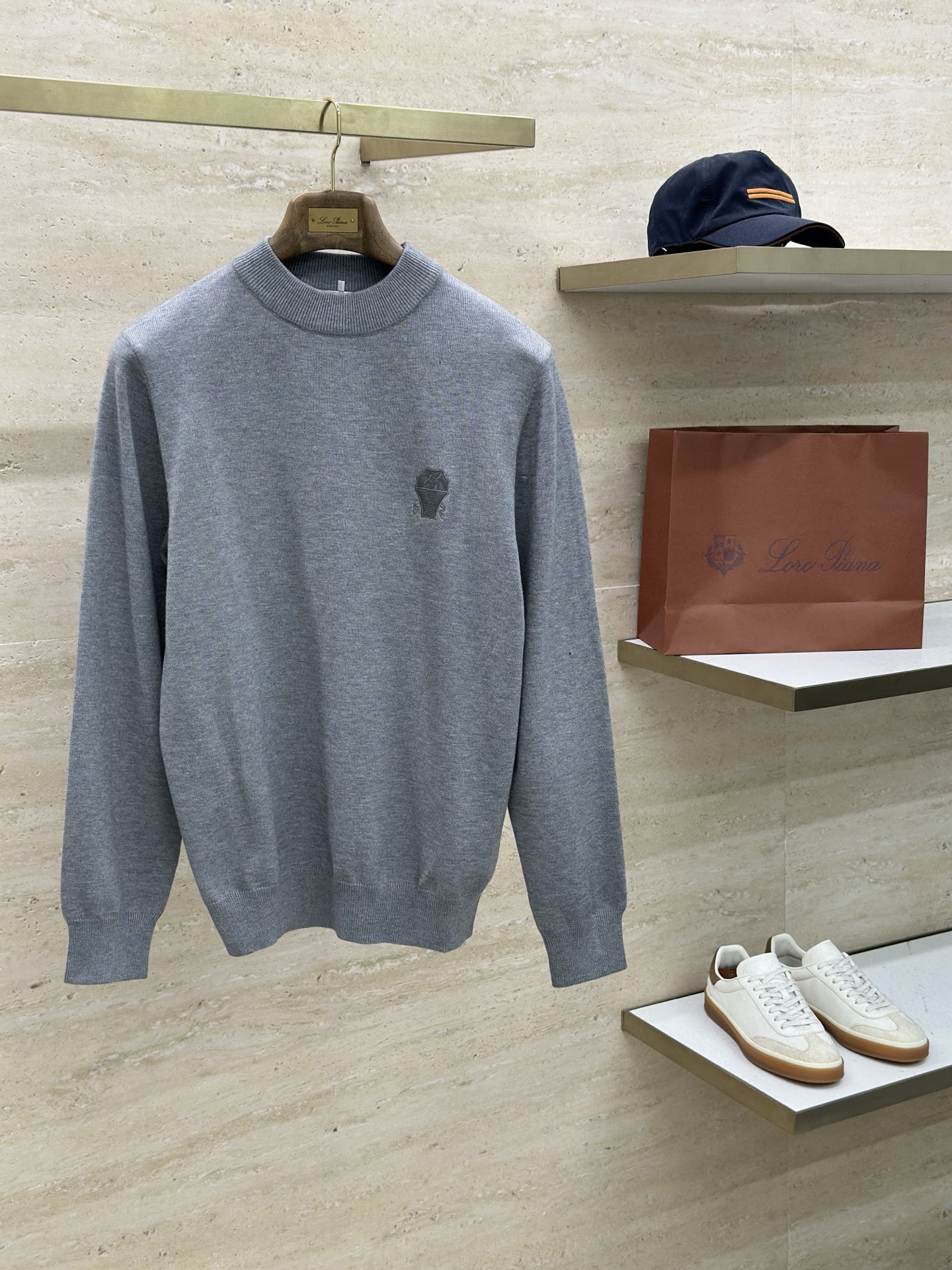 BC 25FW秋冬新款毛衣采用羊绒羊毛混纺纱线，保暖性佳，蓬松柔软，加倍呵护肌肤，给你轻如无物的穿着感体