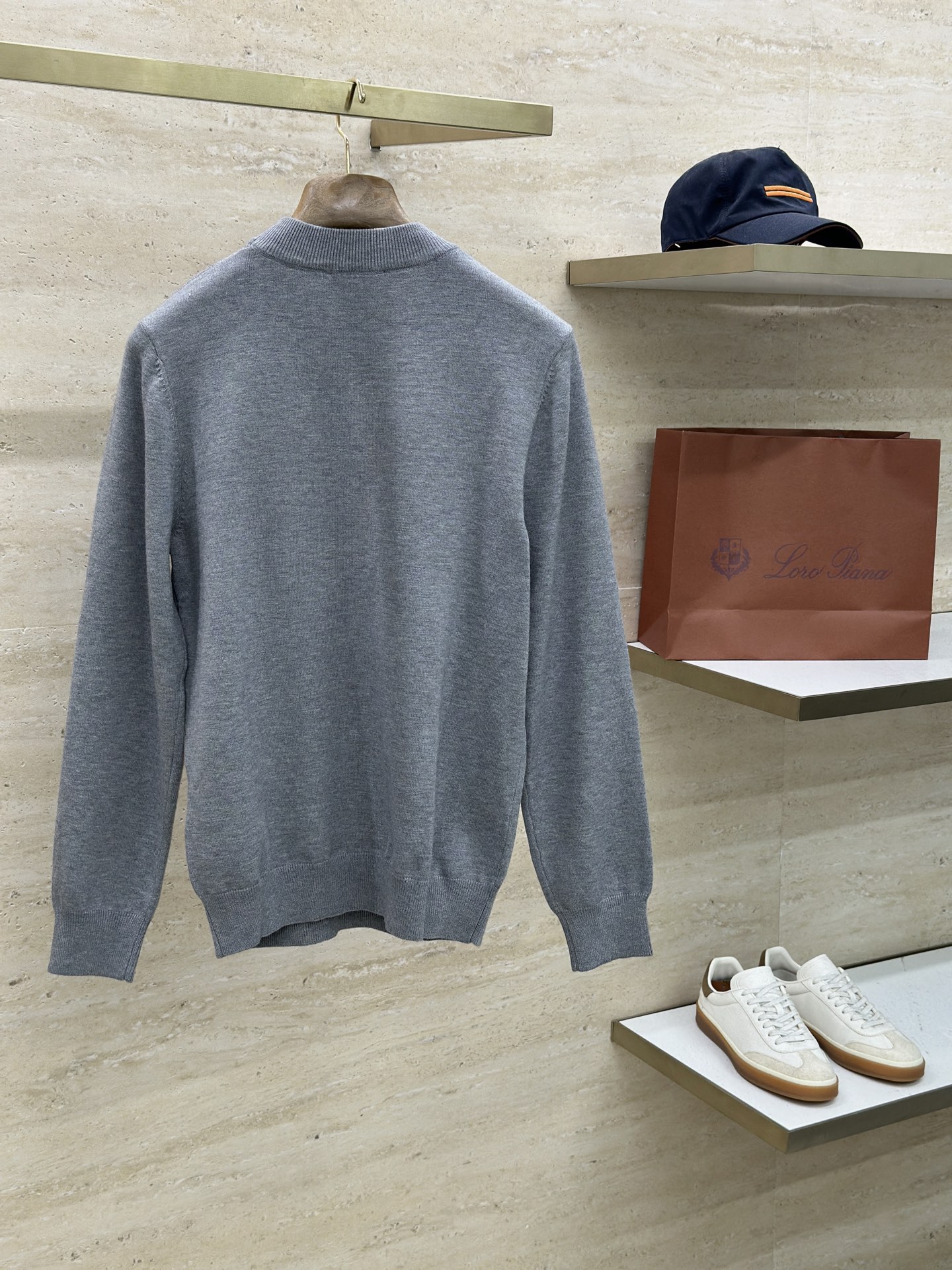 BC 25FW秋冬新款毛衣采用羊绒羊毛混纺纱线，保暖性佳，蓬松柔软，加倍呵护肌肤，给你轻如无物的穿着感体