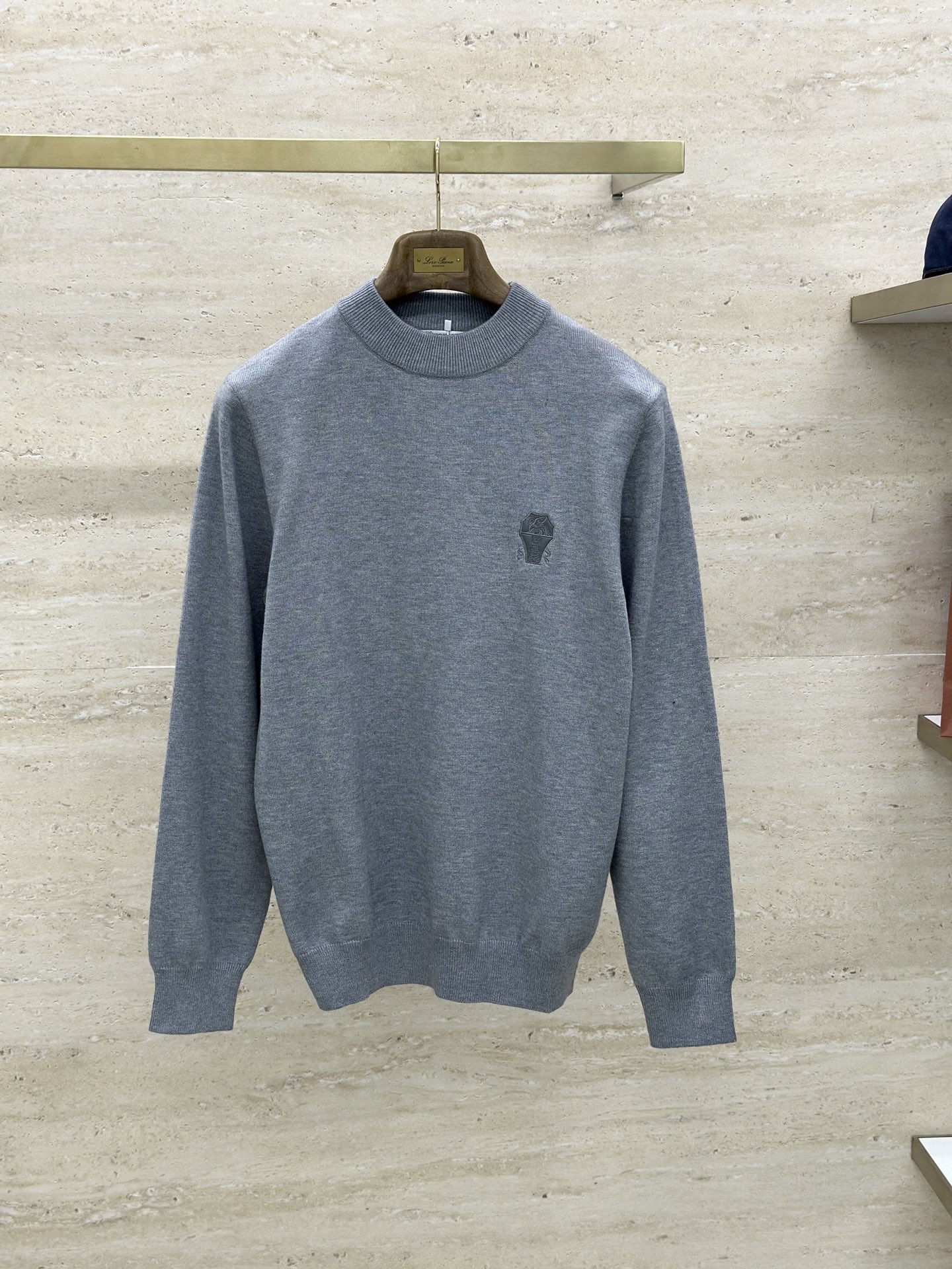 BC 25FW秋冬新款毛衣采用羊绒羊毛混纺纱线，保暖性佳，蓬松柔软，加倍呵护肌肤，给你轻如无物的穿着感体