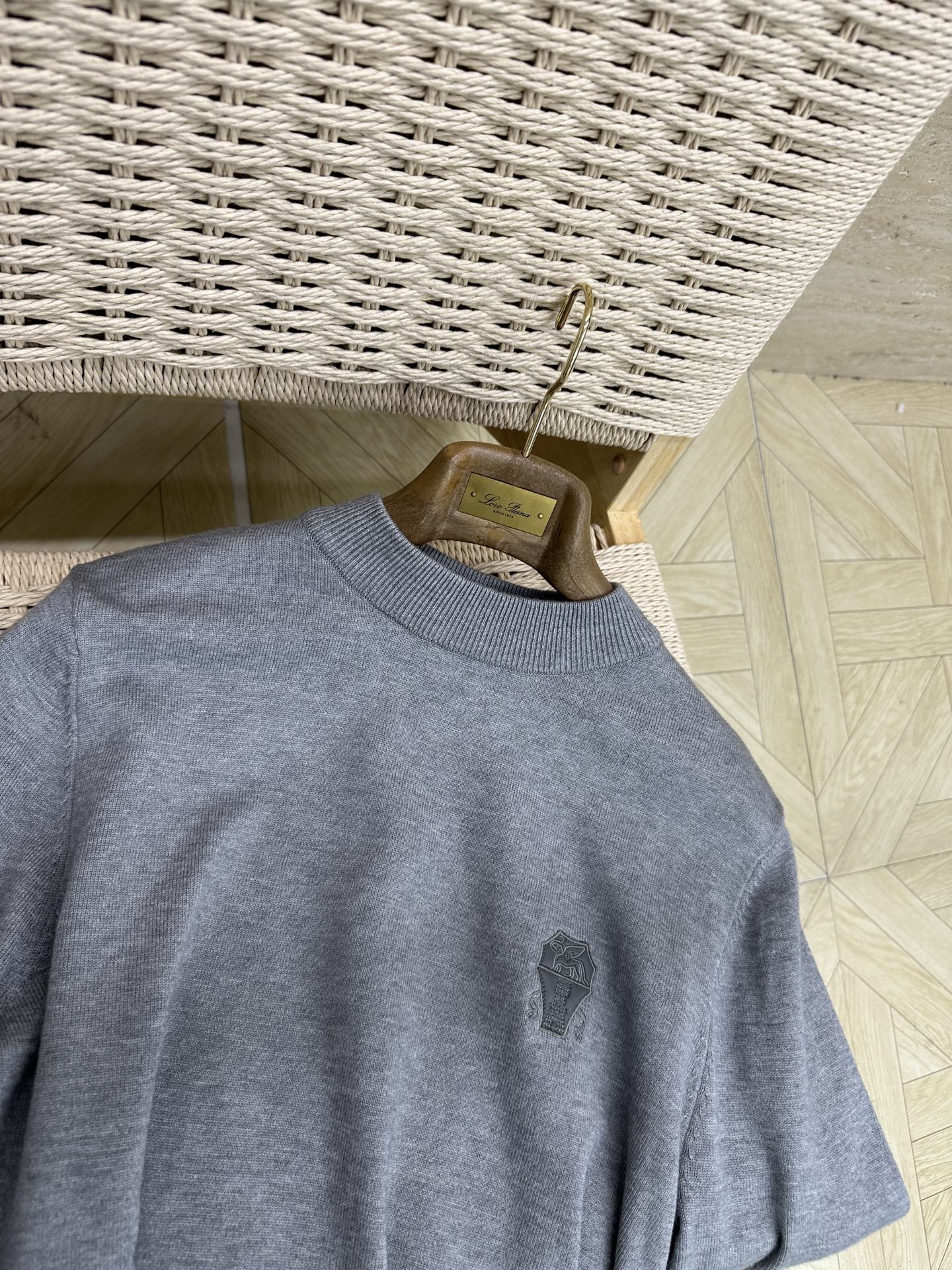 BC 25FW秋冬新款毛衣采用羊绒羊毛混纺纱线，保暖性佳，蓬松柔软，加倍呵护肌肤，给你轻如无物的穿着感体