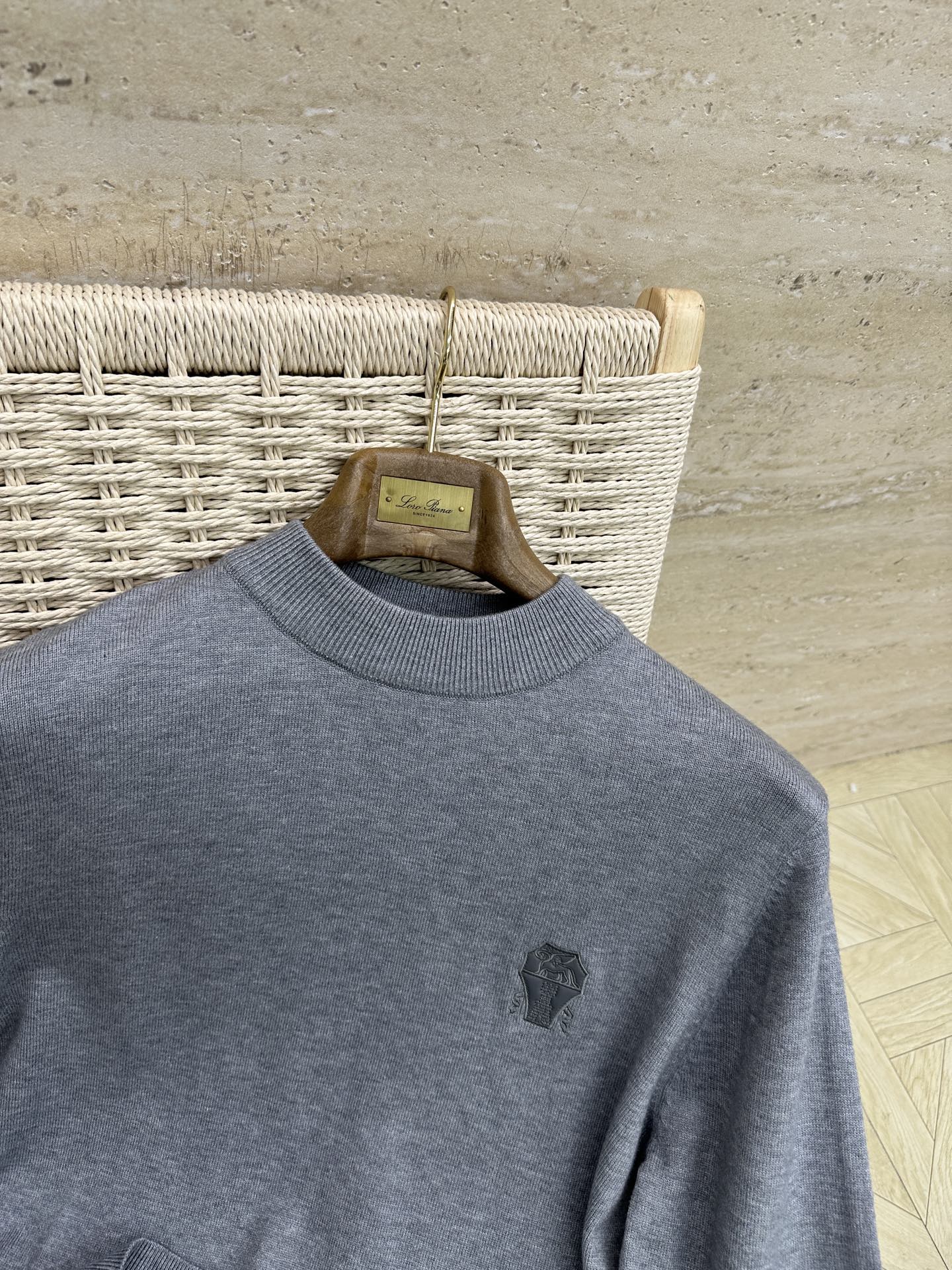 BC 25FW秋冬新款毛衣采用羊绒羊毛混纺纱线，保暖性佳，蓬松柔软，加倍呵护肌肤，给你轻如无物的穿着感体