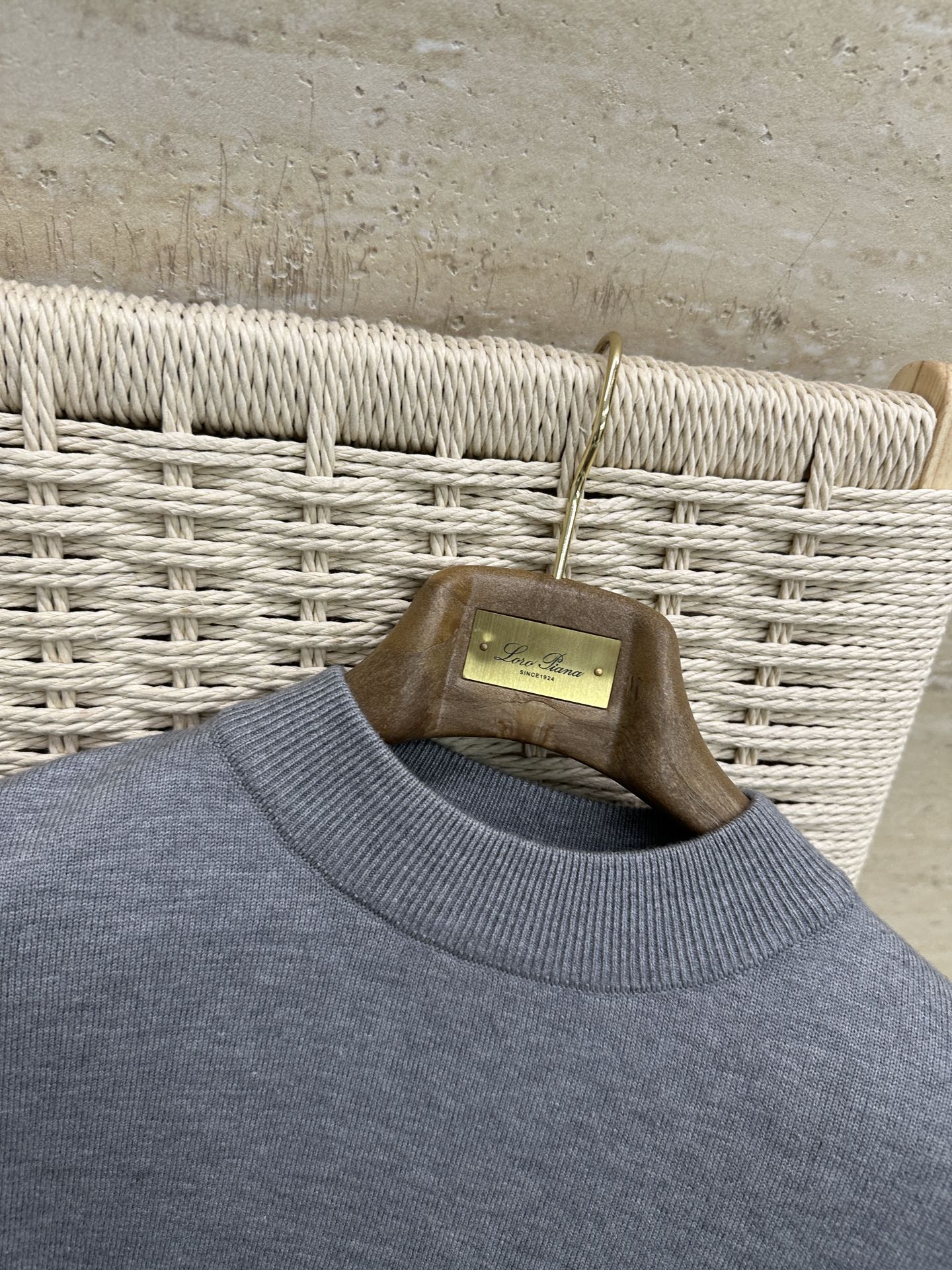 BC 25FW秋冬新款毛衣采用羊绒羊毛混纺纱线，保暖性佳，蓬松柔软，加倍呵护肌肤，给你轻如无物的穿着感体