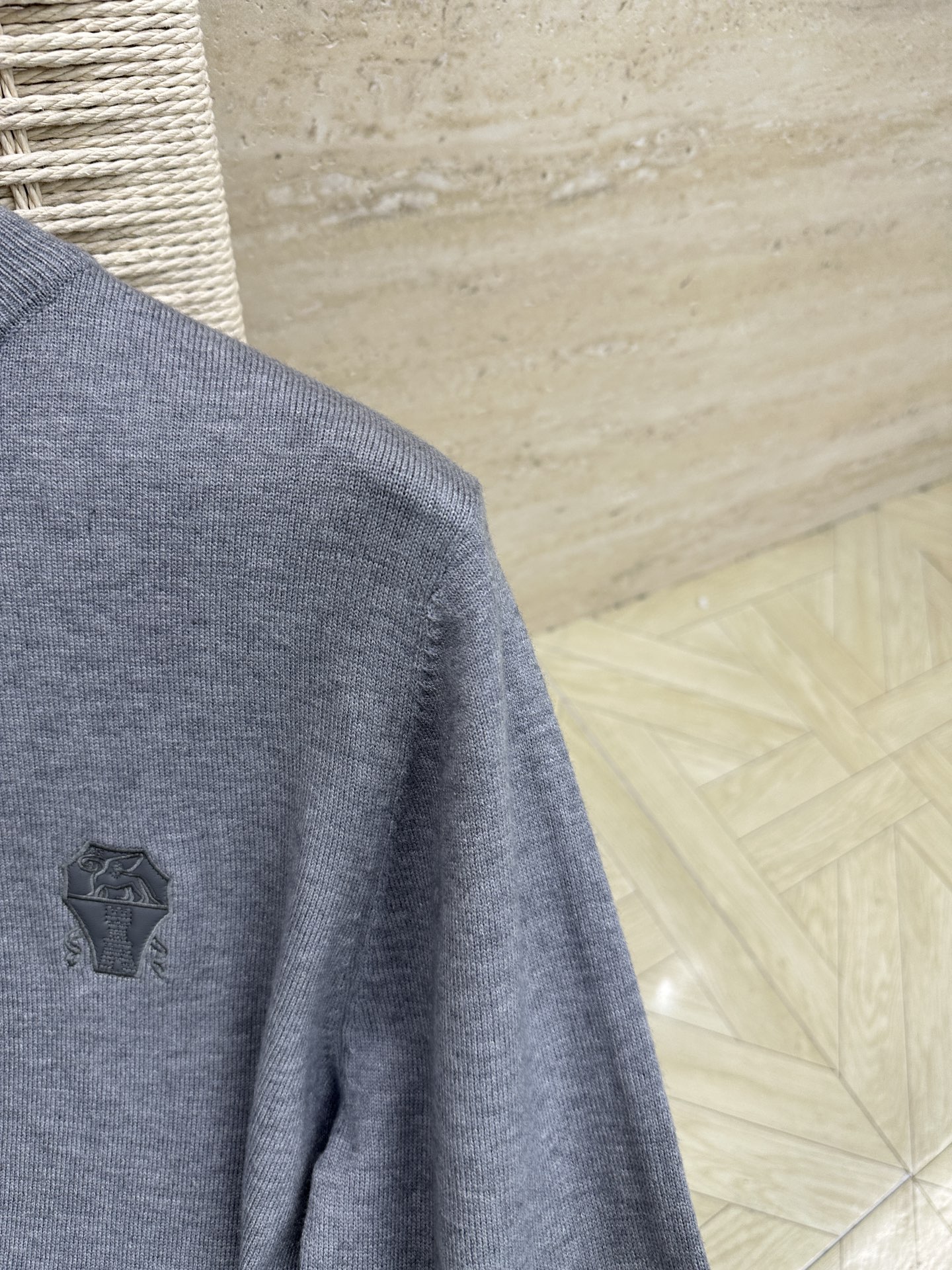 BC 25FW秋冬新款毛衣采用羊绒羊毛混纺纱线，保暖性佳，蓬松柔软，加倍呵护肌肤，给你轻如无物的穿着感体