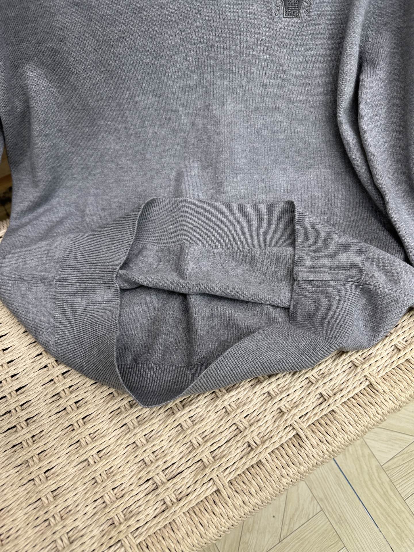 BC 25FW秋冬新款毛衣采用羊绒羊毛混纺纱线，保暖性佳，蓬松柔软，加倍呵护肌肤，给你轻如无物的穿着感体