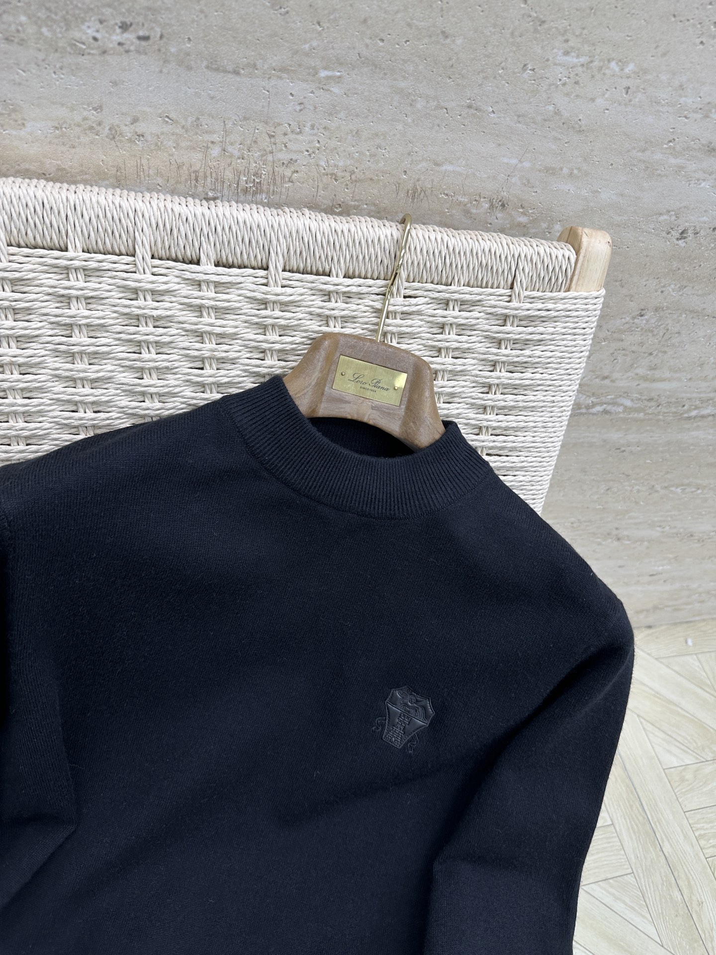 BC 25FW秋冬新款毛衣采用羊绒羊毛混纺纱线，保暖性佳，蓬松柔软，加倍呵护肌肤，给你轻如无物的穿着感体