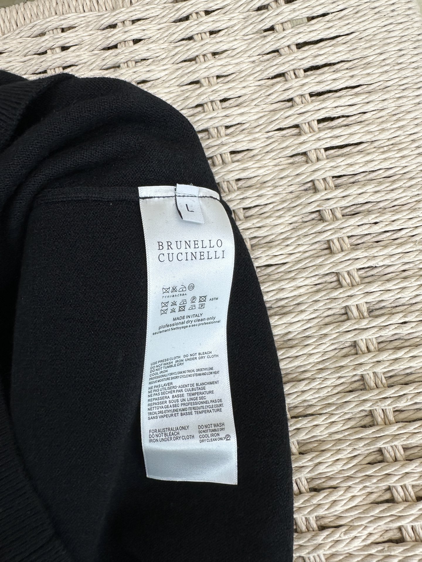 BC 25FW秋冬新款毛衣采用羊绒羊毛混纺纱线，保暖性佳，蓬松柔软，加倍呵护肌肤，给你轻如无物的穿着感体