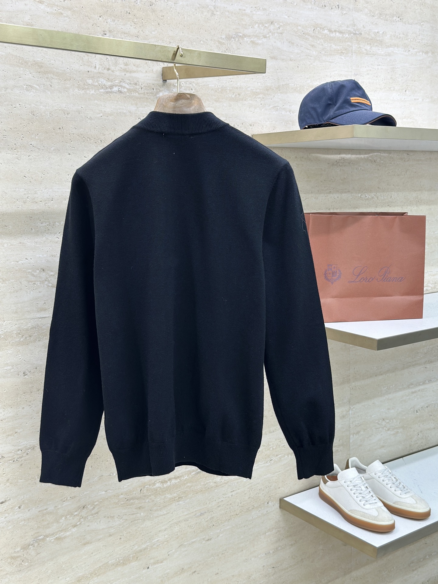 BC 25FW秋冬新款毛衣采用羊绒羊毛混纺纱线，保暖性佳，蓬松柔软，加倍呵护肌肤，给你轻如无物的穿着感体