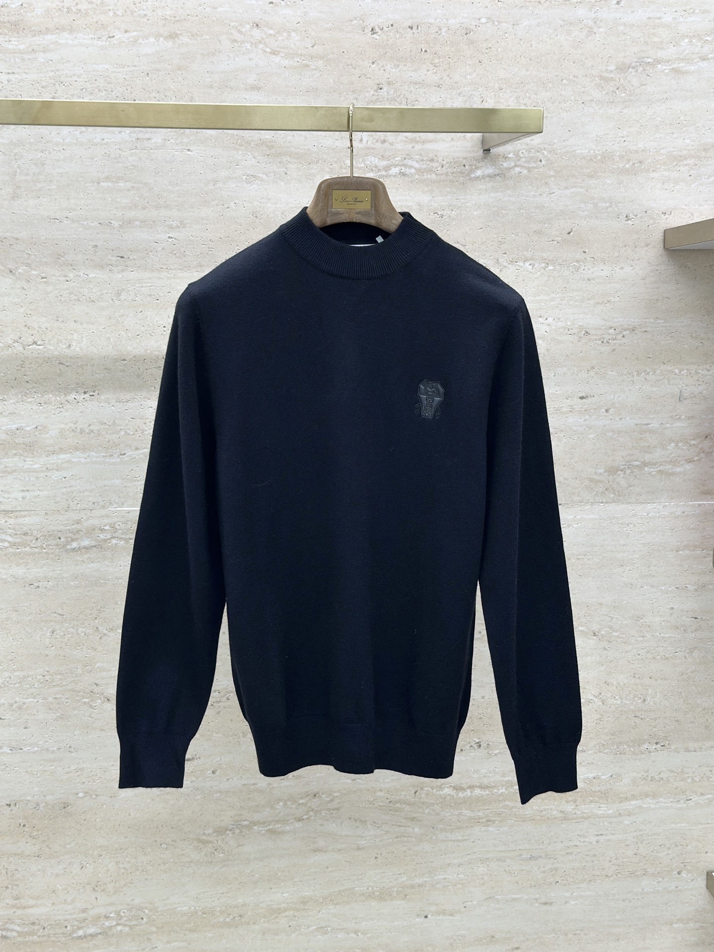 BC 25FW秋冬新款毛衣采用羊绒羊毛混纺纱线，保暖性佳，蓬松柔软，加倍呵护肌肤，给你轻如无物的穿着感体