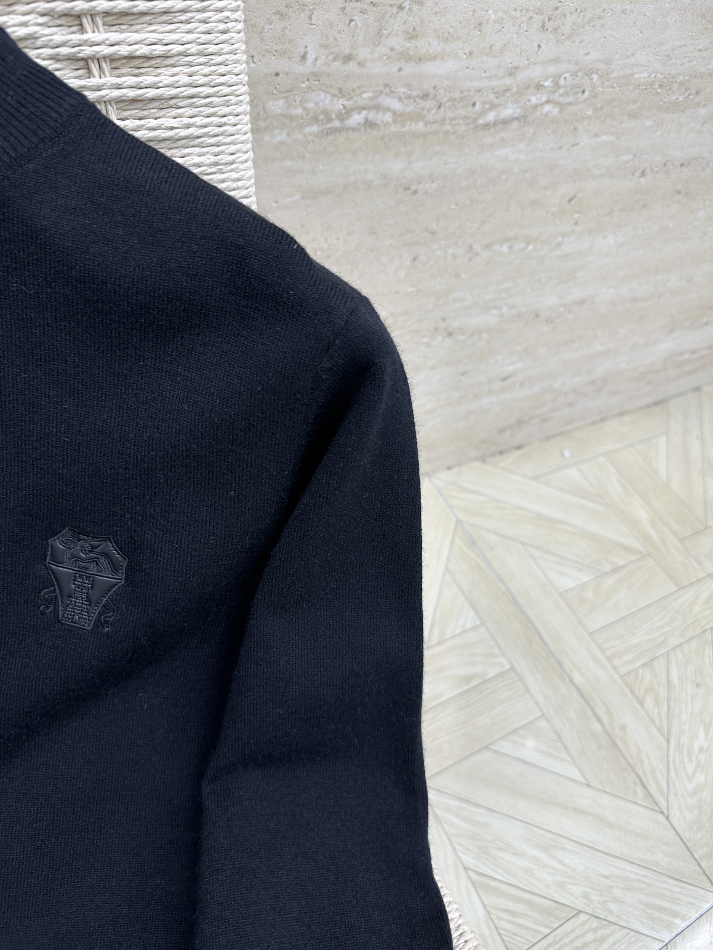 BC 25FW秋冬新款毛衣采用羊绒羊毛混纺纱线，保暖性佳，蓬松柔软，加倍呵护肌肤，给你轻如无物的穿着感体