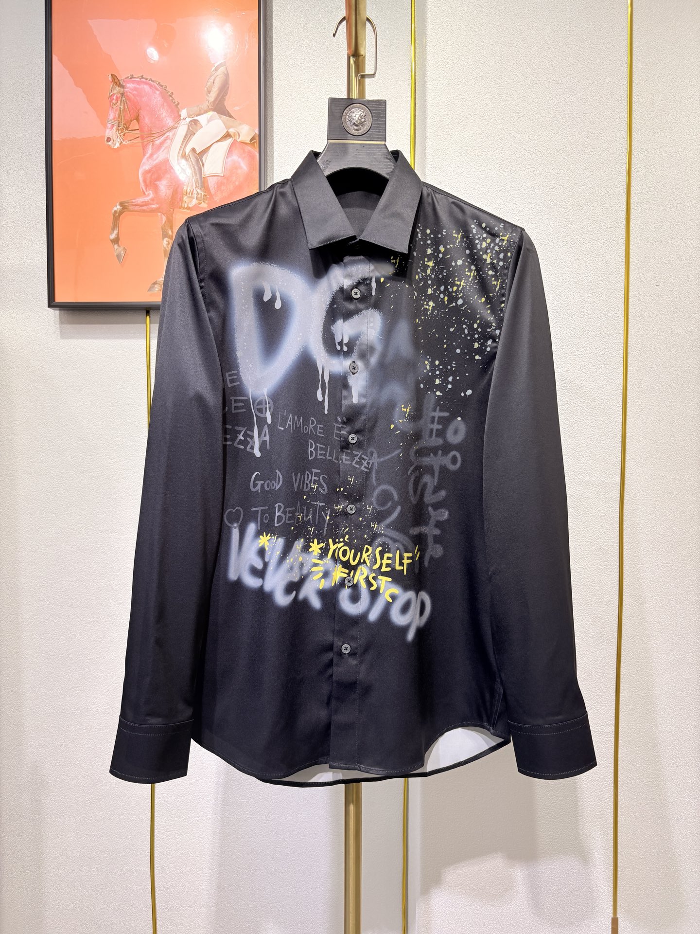 NO:507542,. DG's new model exclusively offers new men's casual Polo shirts, high-end customized fabrics, high-end versions, fashionable and versatile styles, imported imitation silk fabrics, super soft and delicate feel, skin-friendly and comfortable to wear, high-end boutique, fine workmanship in OEM, very good on the upper body, men's essential items. Number of 38-42, Shirts, real silk, alexander wang19860909. DG新款独家专供新款男士休闲Polo衬衫,高端定制面料,高端版本,时尚百搭爆款,选用进口仿真丝面料,手感超柔软细腻,穿着亲肤舒适 ,高端精品,代工厂精细做工,上身非常赞,男士必备单品.码数38-42码,,shirts,real silk,alexander wang,Men's clothing