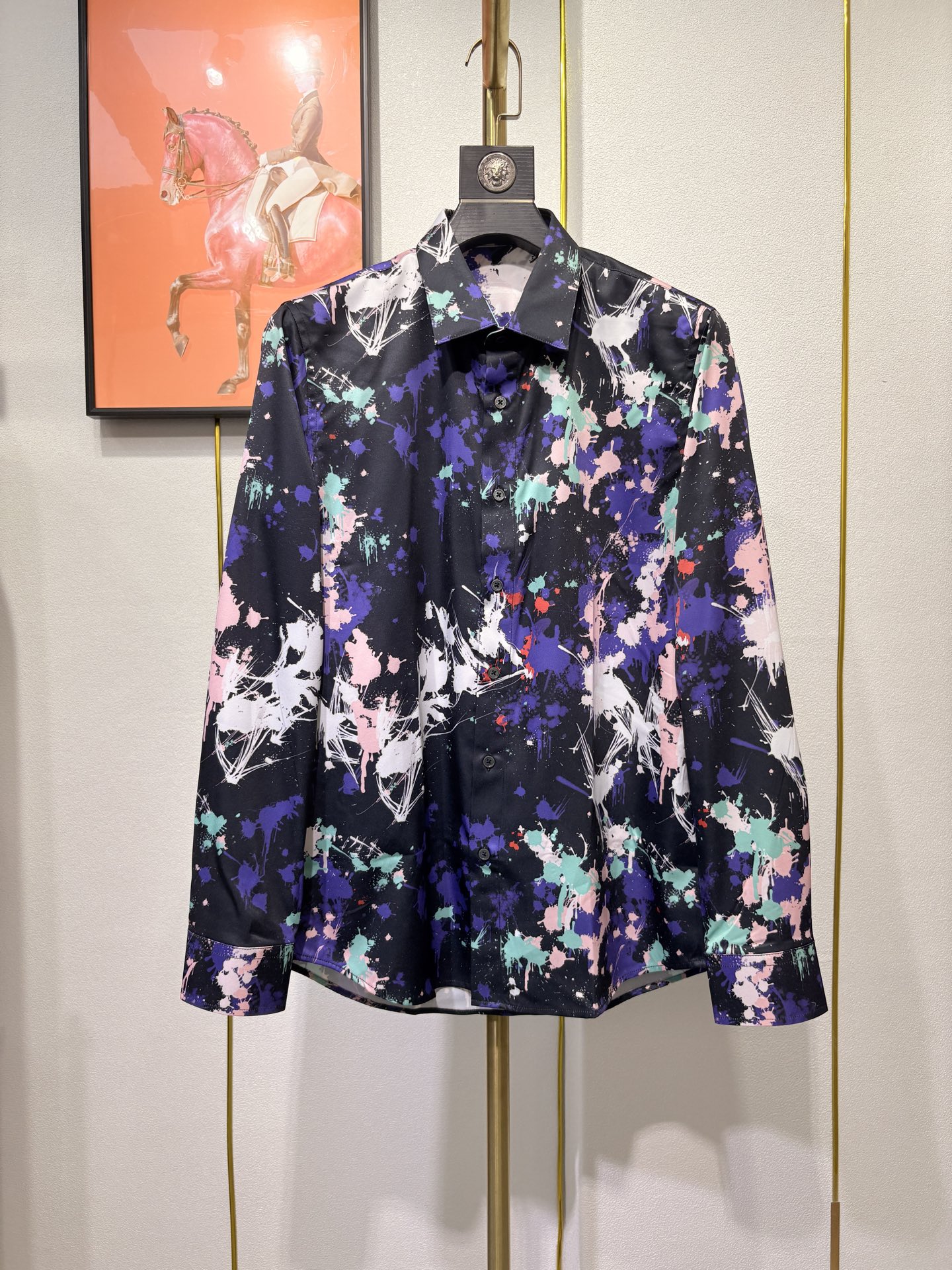 NO:507537,. Dior's new style exclusively offers new men's casual Polo shirts, high-end customized fabrics, high-end versions, fashionable and versatile styles, imported imitation silk fabrics, super soft and delicate feel, skin-friendly and comfortable to wear, high-end boutique, fine workmanship in OEM, very good on the upper body, a must-have item for men. The number of codes is 38-42, dior, shirts, real silk, alexander wang19860909. Dior新款独家专供新款男士休闲Polo衬衫,高端定制面料,高端版本,时尚百搭爆款,选用进口仿真丝面料,手感超柔软细腻,穿着亲肤舒适 ,高端精品,代工厂精细做工,上身非常赞,男士必备单品.码数38-42码,,dior,shirts,real silk,alexander wang,Men's clothing