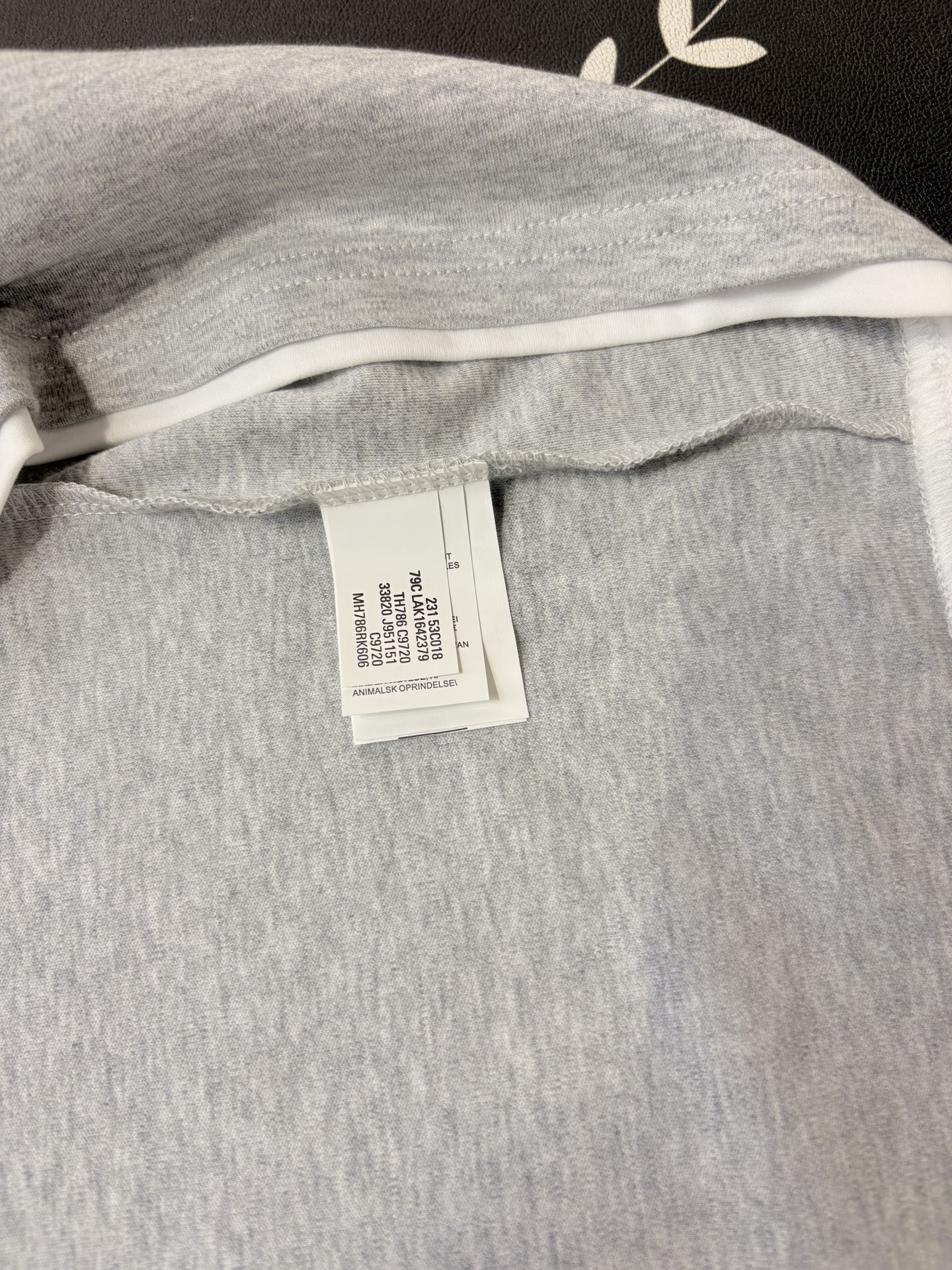 BC新款 男士休闲短袖T恤，采用纯棉面料，面料舒适透气性好，秉承大牌的传统给时尚添加魅力！袖口和衣脚拼色