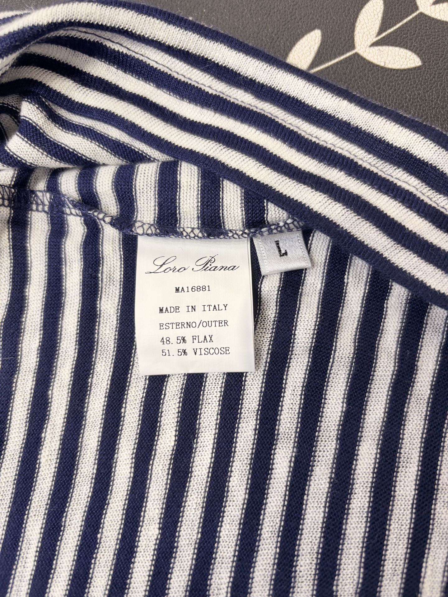 Loro piana 新款男士高端亚麻翻领短袖T恤，这款短袖T恤，采用高级纤维亚麻面料制成，透气速干，循