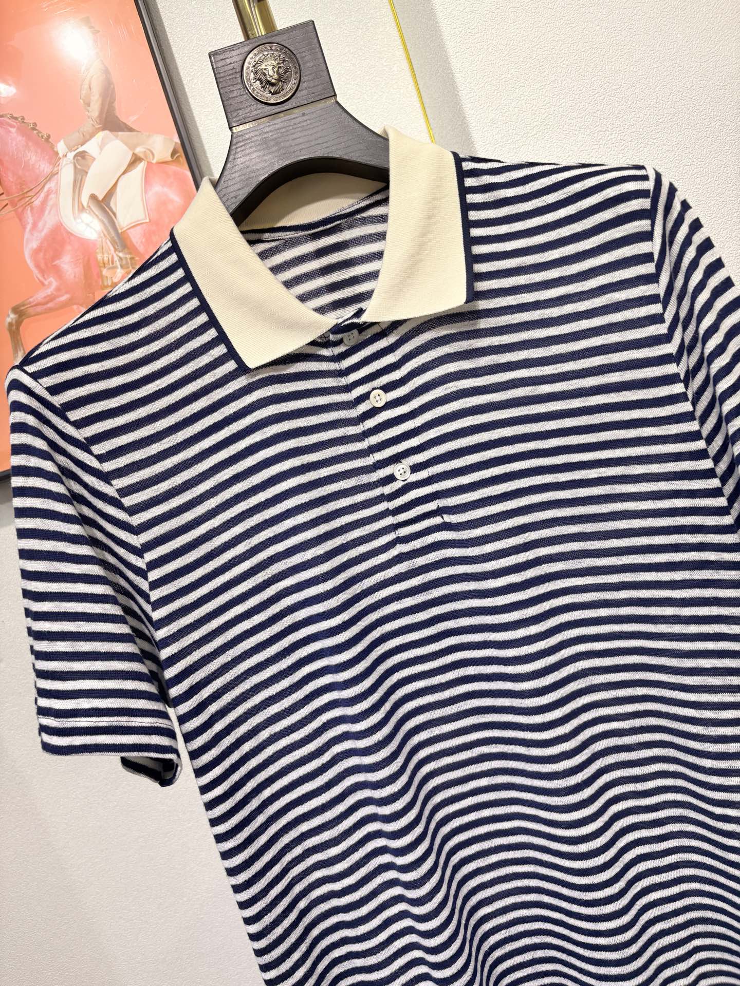 Loro piana 新款男士高端亚麻翻领短袖T恤，这款短袖T恤，采用高级纤维亚麻面料制成，透气速干，循