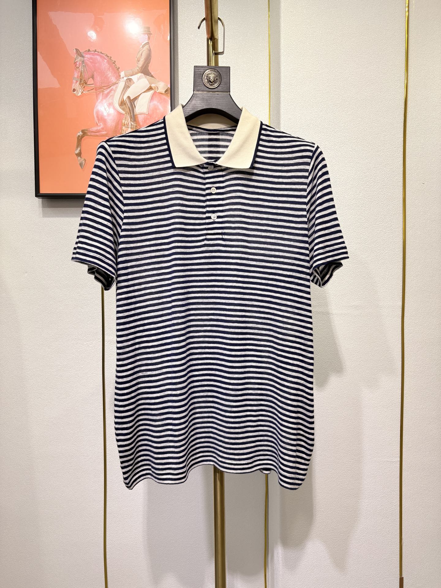 Loro piana 新款男士高端亚麻翻领短袖T恤，这款短袖T恤，采用高级纤维亚麻面料制成，透气速干，循