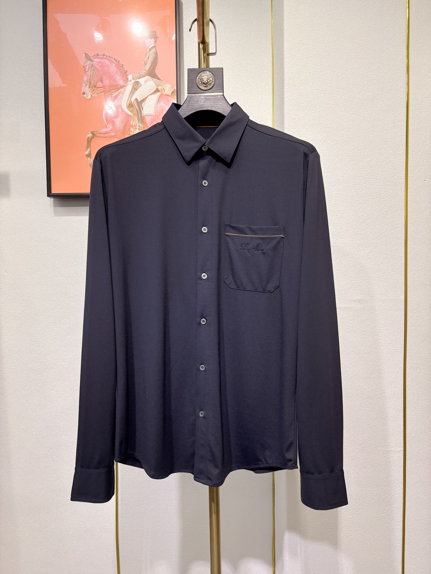 lP🆕，2025秋冬新款，胸前品牌小标LOGO刺绣衬衫，采用定制罗马微弹力布料制成，面料垂性好贴肤穿着舒