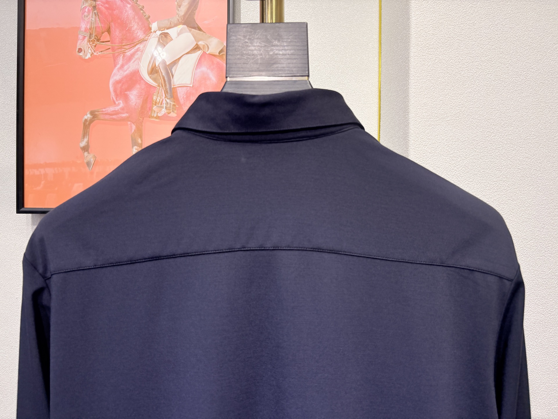 lP🆕，2025秋冬新款，胸前品牌小标LOGO刺绣衬衫，采用定制罗马微弹力布料制成，面料垂性好贴肤穿着舒