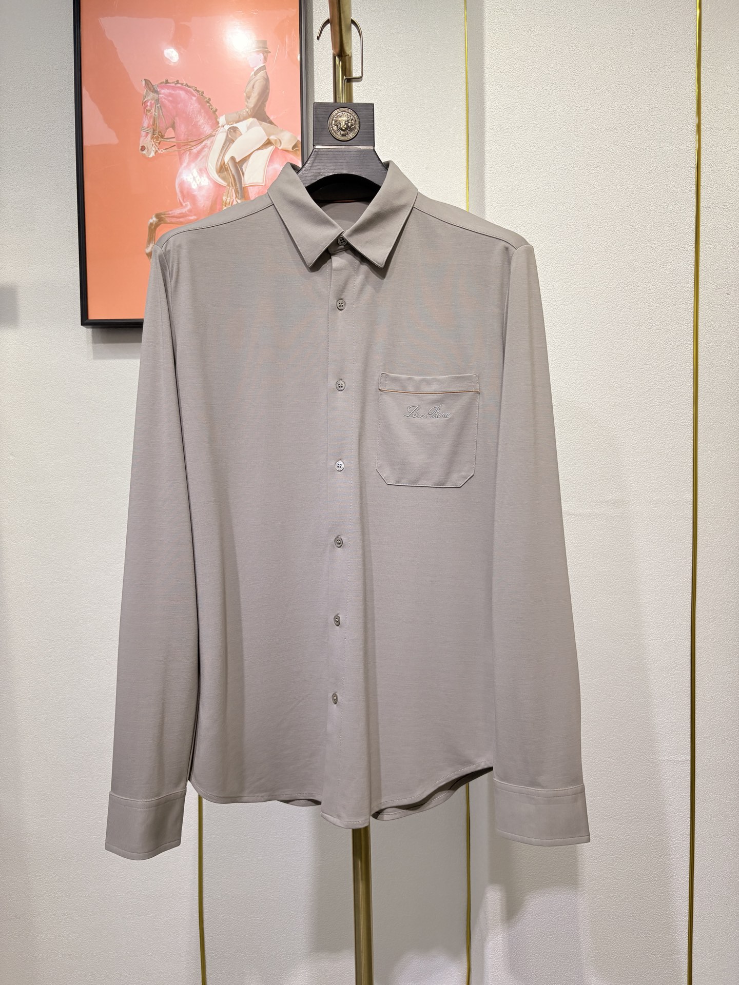 lP🆕，2025秋冬新款，胸前品牌小标LOGO刺绣衬衫，采用定制罗马微弹力布料制成，面料垂性好贴肤穿着舒