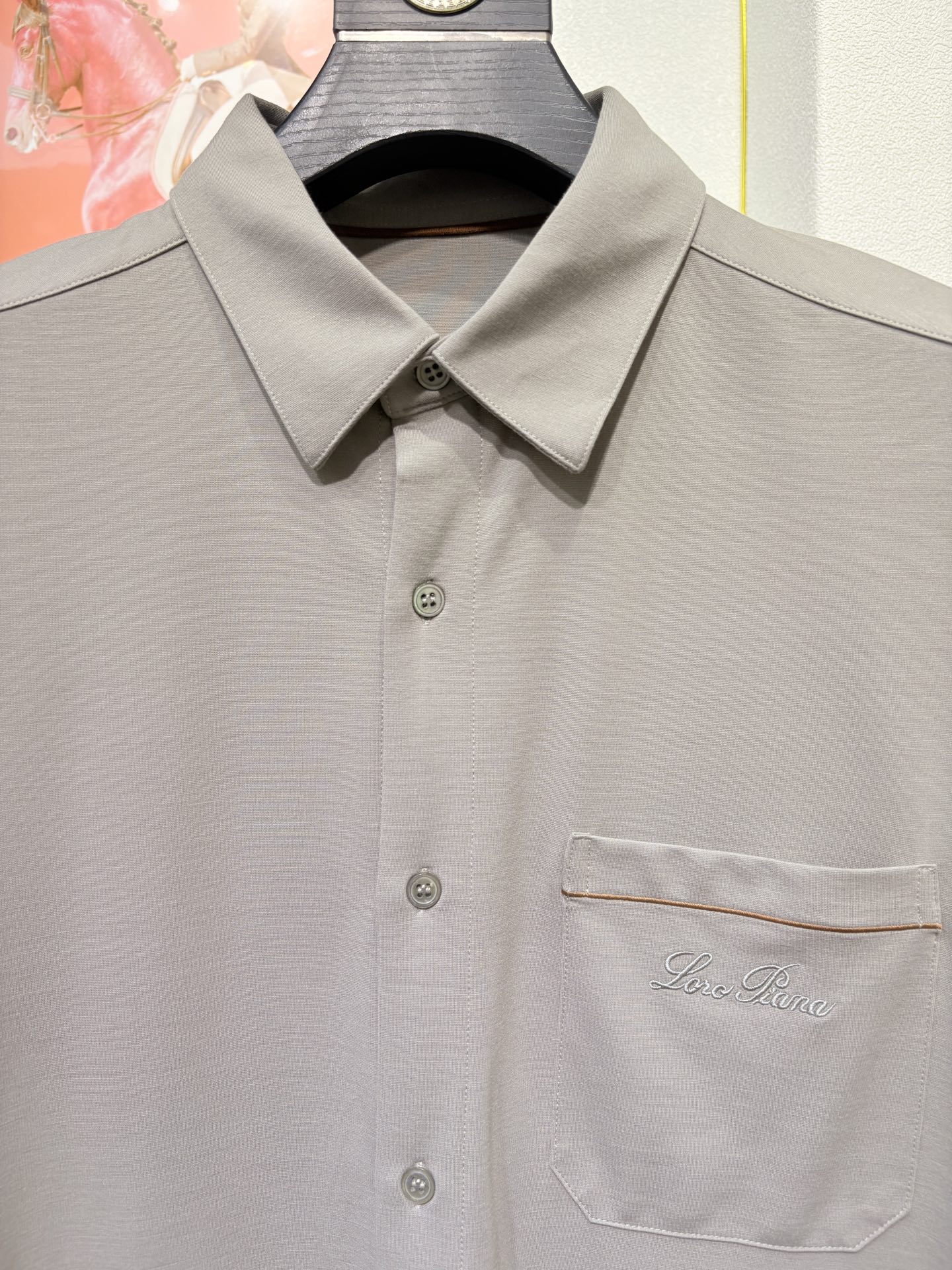 lP🆕，2025秋冬新款，胸前品牌小标LOGO刺绣衬衫，采用定制罗马微弹力布料制成，面料垂性好贴肤穿着舒
