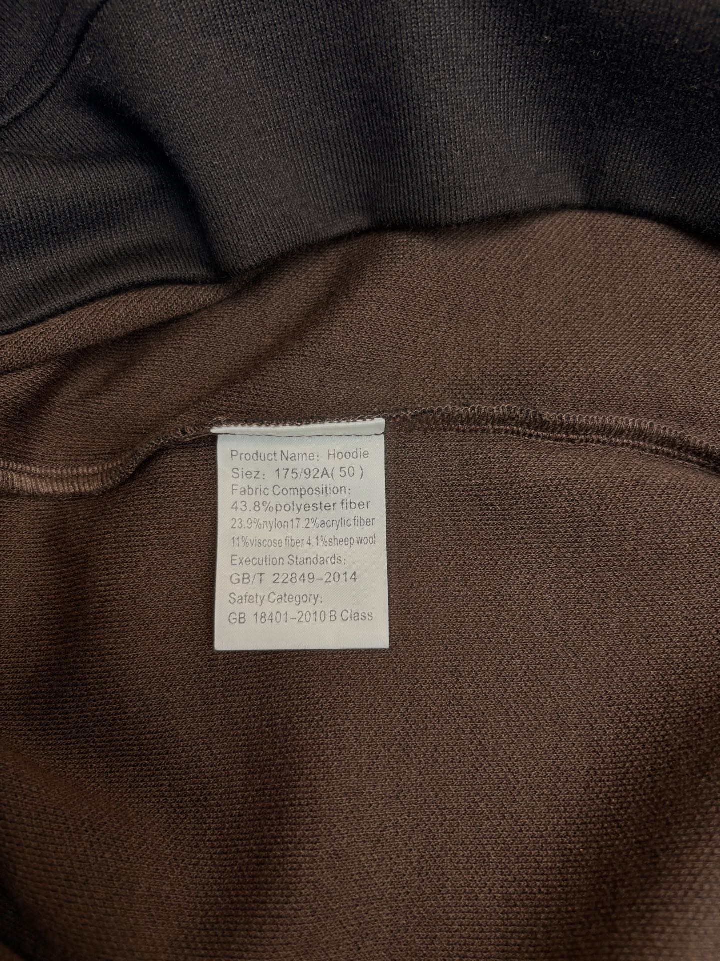 lP🆕*诺悠翩雅，2025秋冬男款羊毛混纺连帽衫，简约大方的版型、抽绳logo图案点缀（羊绒 聚酯纤维 