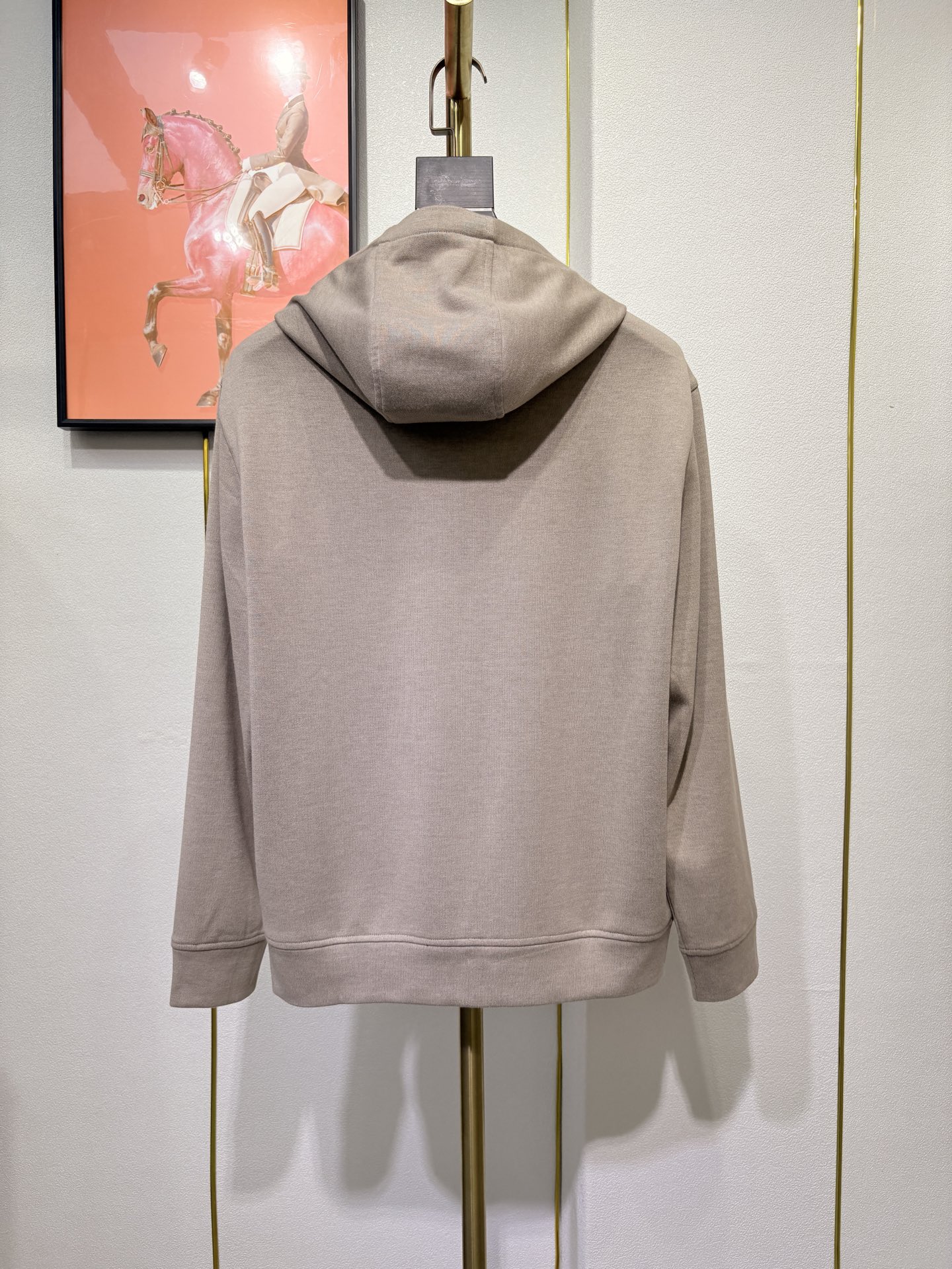 lP🆕*诺悠翩雅，2025秋冬男款羊毛混纺连帽衫，简约大方的版型、抽绳logo图案点缀（羊绒 聚酯纤维 