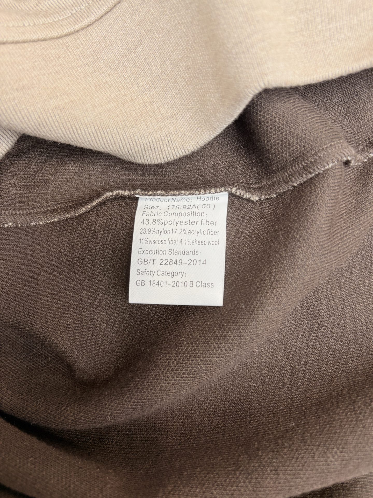 lP🆕*诺悠翩雅，2025秋冬男款羊毛混纺连帽衫，简约大方的版型、抽绳logo图案点缀（羊绒 聚酯纤维 