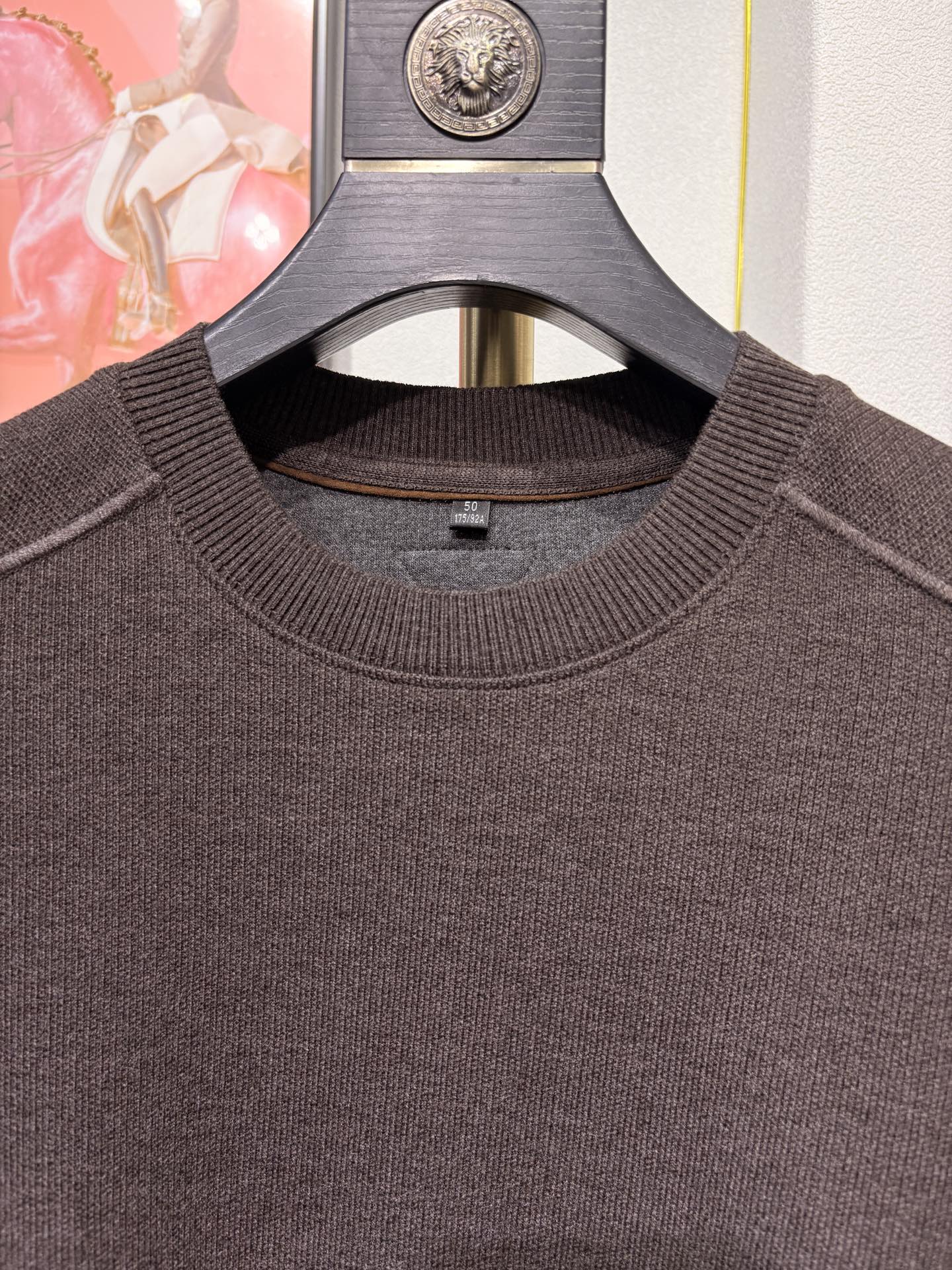 lP🆕诺悠翩雅，2025秋冬男款羊毛混纺毛衣，超级简约大方的版型设计（绵羊毛 棉 聚酯纤维 腈纶混纺材质