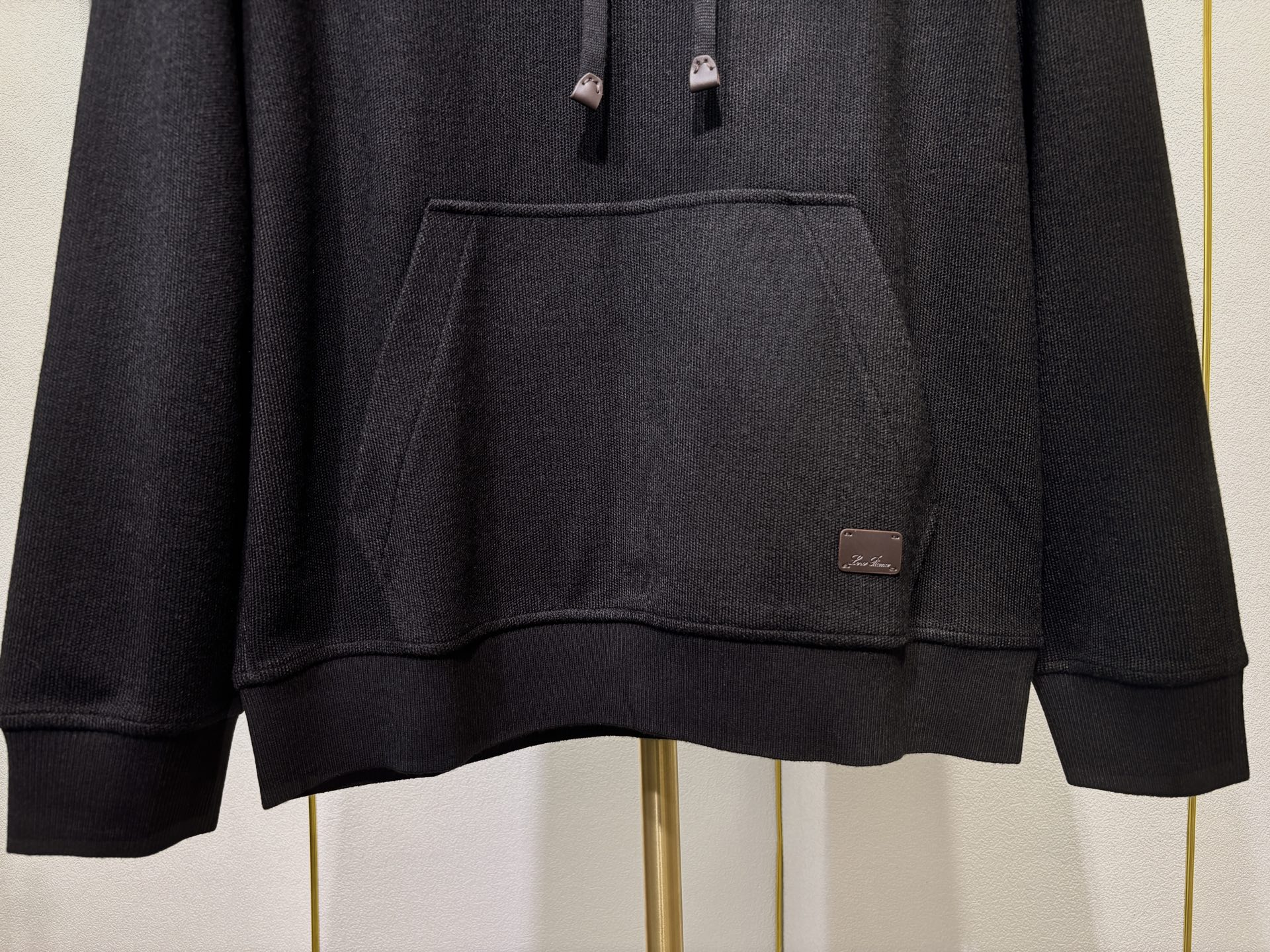 lP🆕诺悠翩雅，2025秋冬男款羊毛混纺连帽卫衣，简约大方的版型、前幅插兜设计（绵羊毛 棉 聚酯纤维 腈