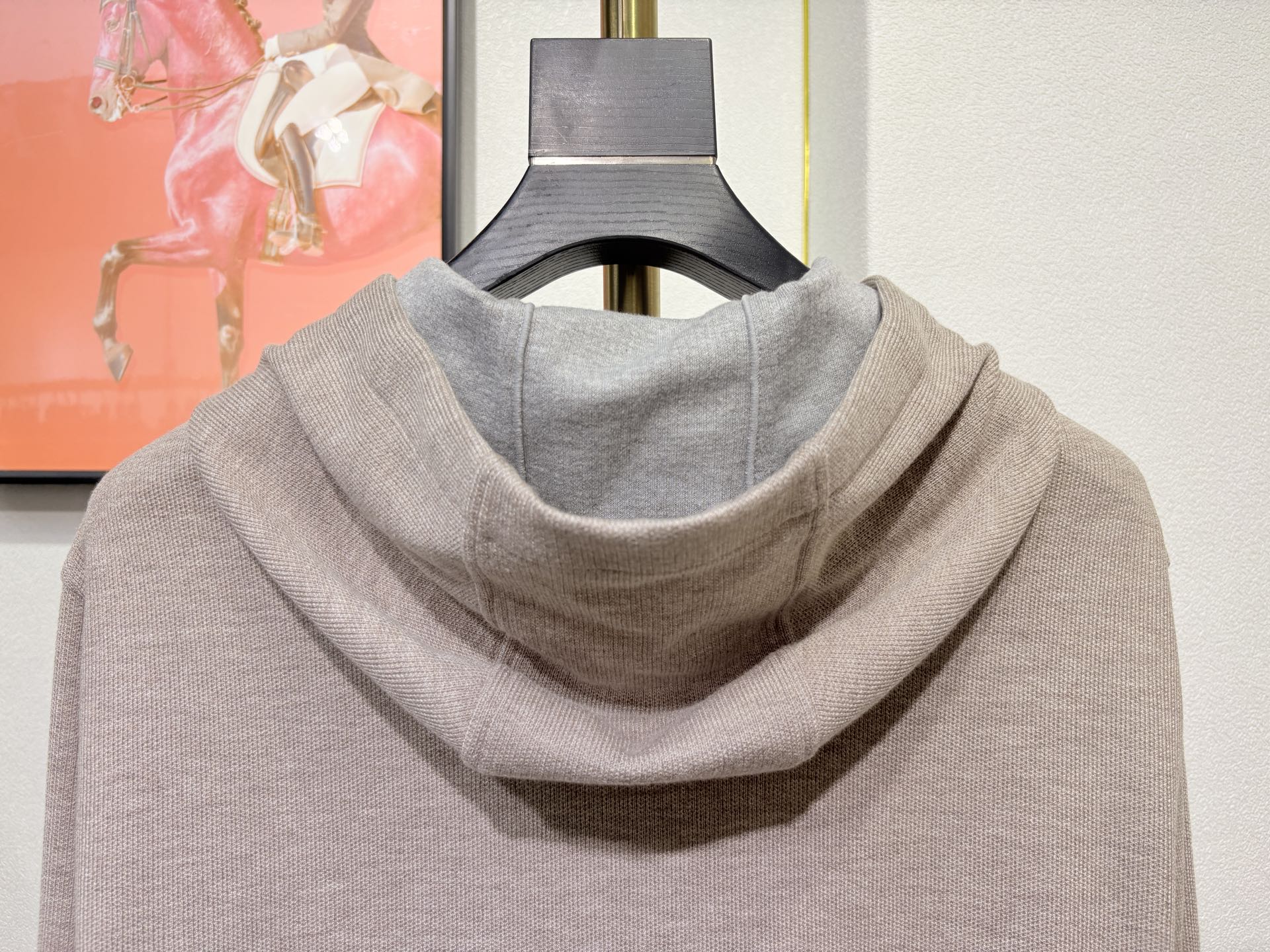 lP🆕诺悠翩雅，2025秋冬男款羊毛混纺连帽卫衣，简约大方的版型、前幅插兜设计（绵羊毛 棉 聚酯纤维 腈