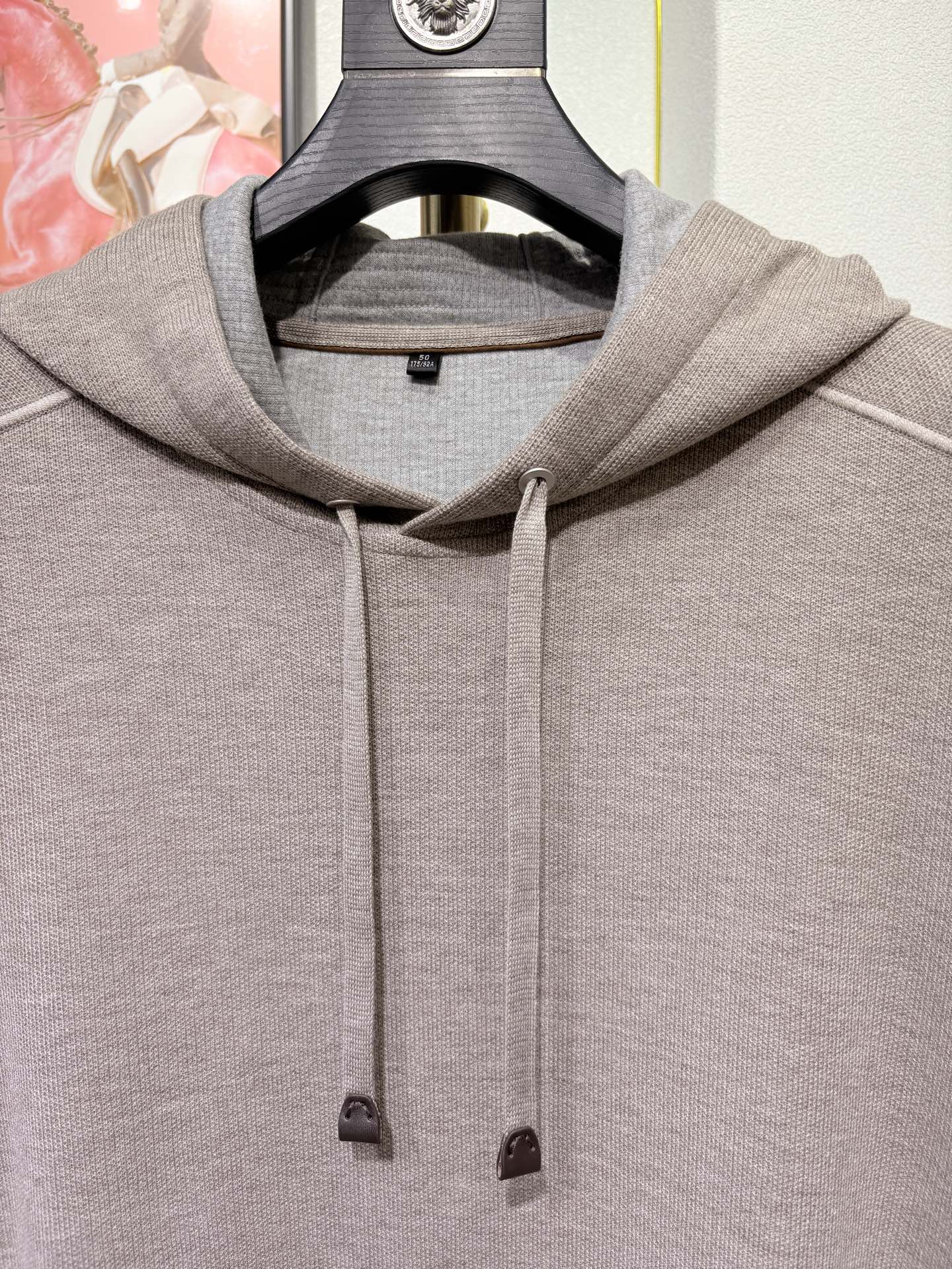 lP🆕诺悠翩雅，2025秋冬男款羊毛混纺连帽卫衣，简约大方的版型、前幅插兜设计（绵羊毛 棉 聚酯纤维 腈