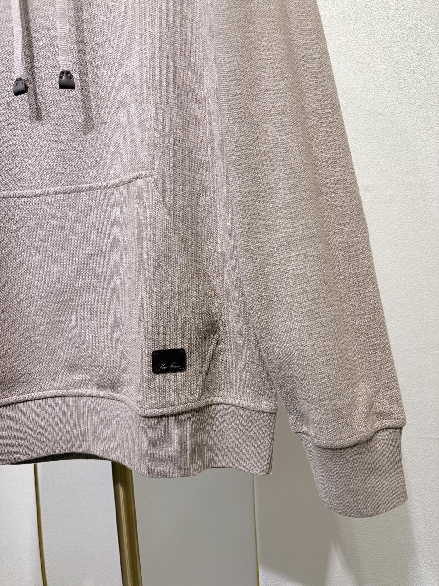 lP🆕诺悠翩雅，2025秋冬男款羊毛混纺连帽卫衣，简约大方的版型、前幅插兜设计（绵羊毛 棉 聚酯纤维 腈