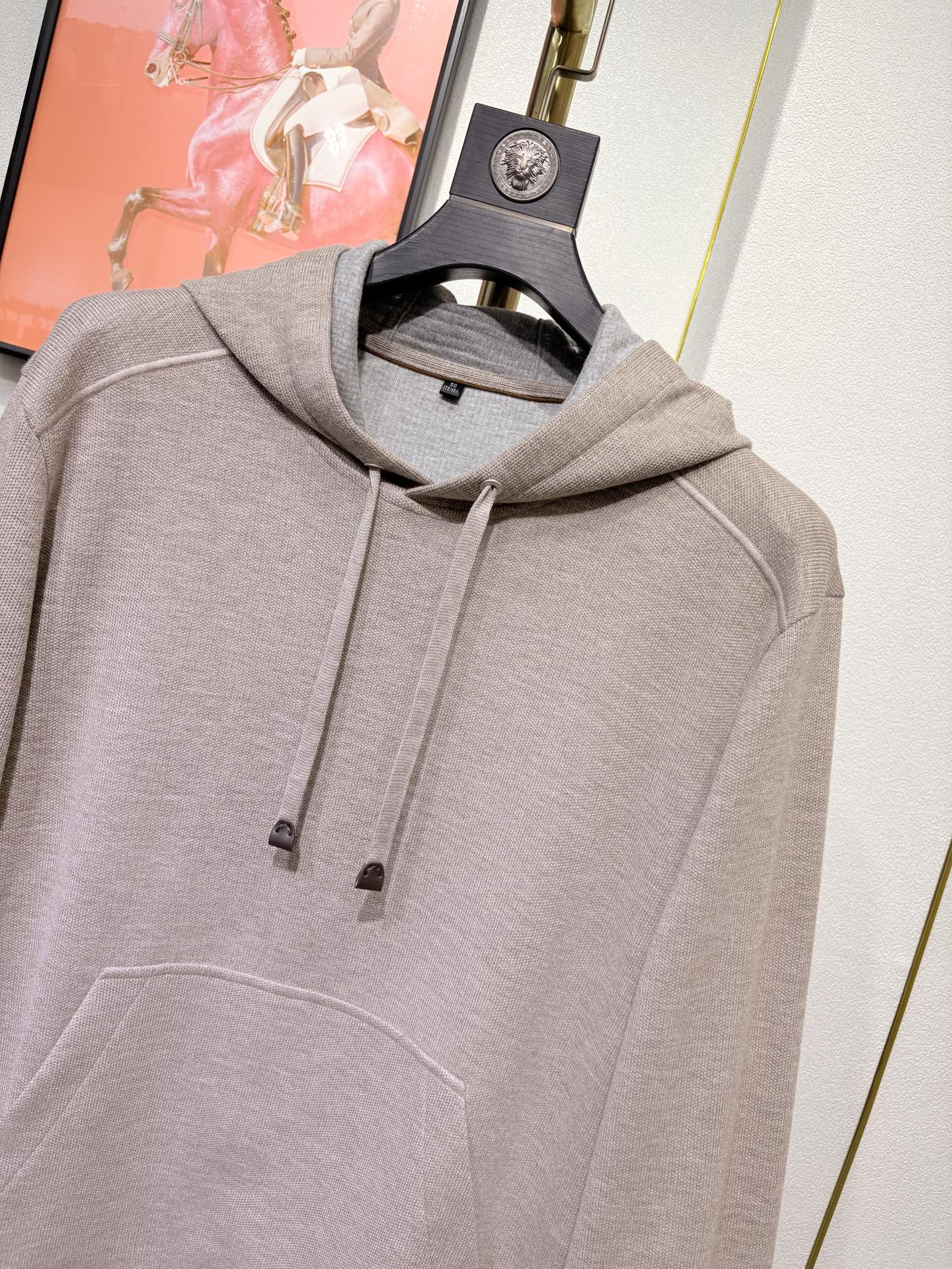 lP🆕诺悠翩雅，2025秋冬男款羊毛混纺连帽卫衣，简约大方的版型、前幅插兜设计（绵羊毛 棉 聚酯纤维 腈