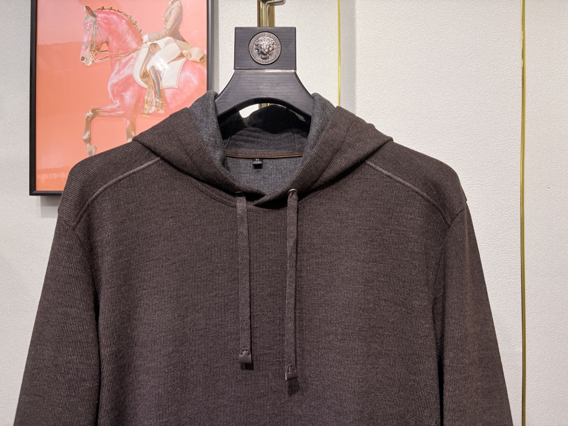 lP🆕诺悠翩雅，2025秋冬男款羊毛混纺连帽卫衣，简约大方的版型、前幅插兜设计（绵羊毛 棉 聚酯纤维 腈