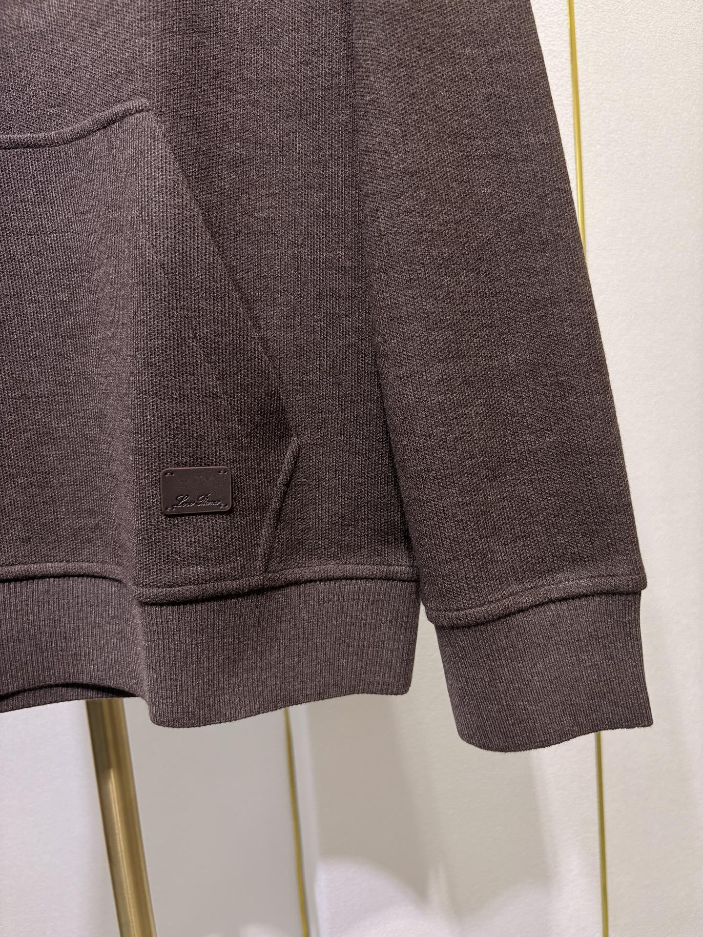 lP🆕诺悠翩雅，2025秋冬男款羊毛混纺连帽卫衣，简约大方的版型、前幅插兜设计（绵羊毛 棉 聚酯纤维 腈