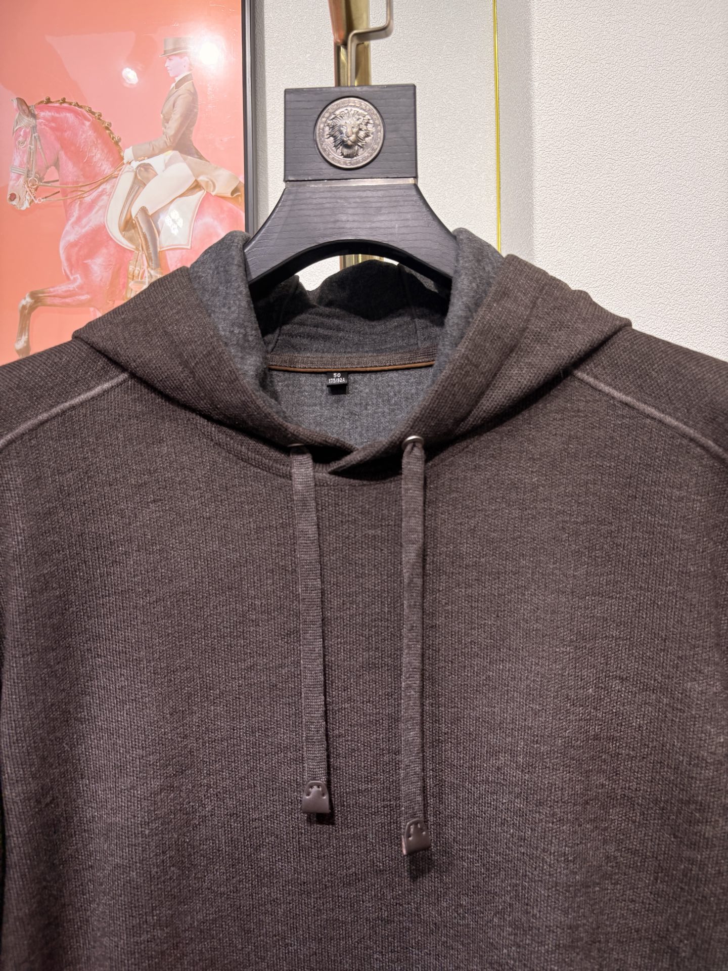 lP🆕诺悠翩雅，2025秋冬男款羊毛混纺连帽卫衣，简约大方的版型、前幅插兜设计（绵羊毛 棉 聚酯纤维 腈