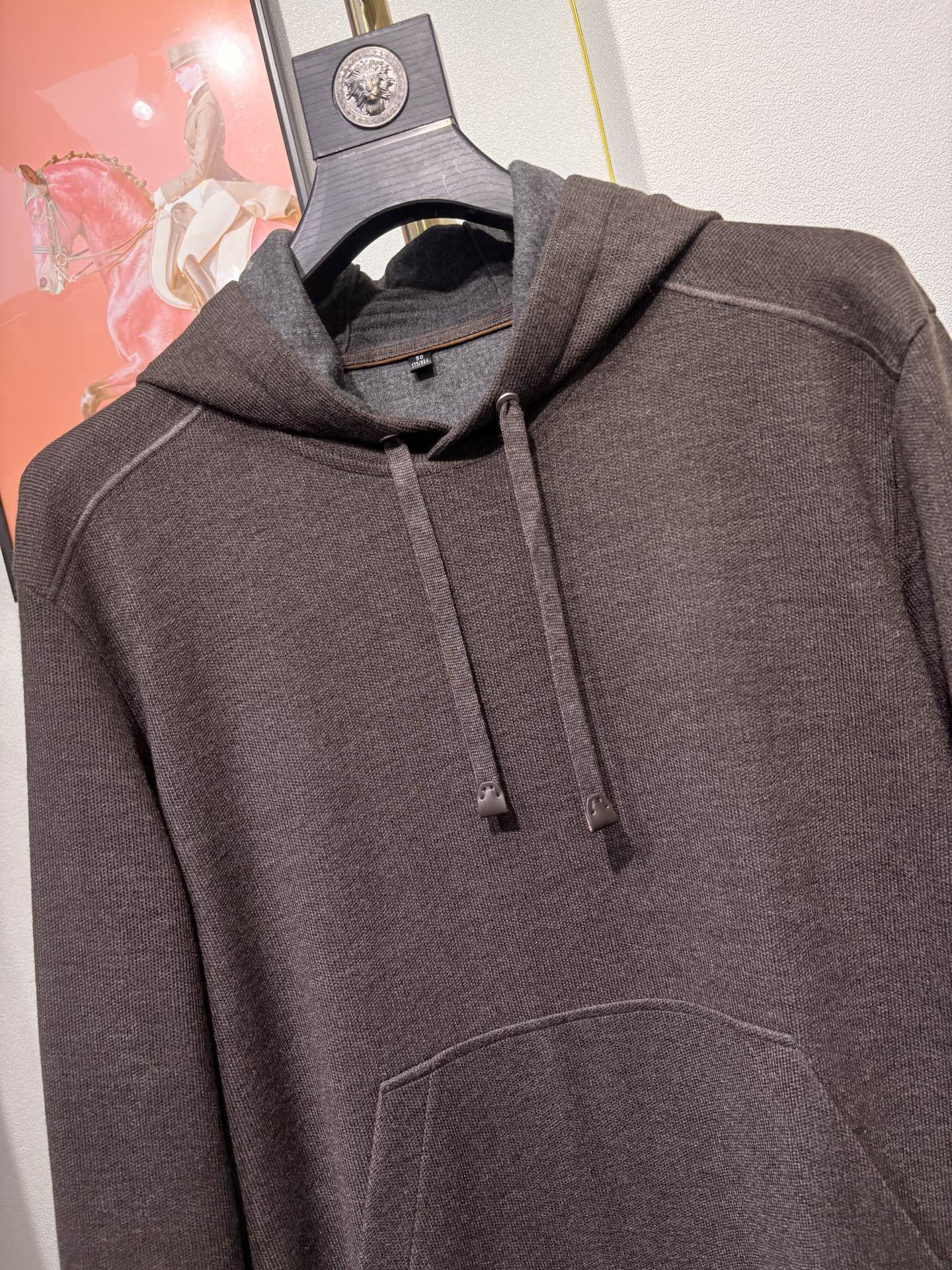 lP🆕诺悠翩雅，2025秋冬男款羊毛混纺连帽卫衣，简约大方的版型、前幅插兜设计（绵羊毛 棉 聚酯纤维 腈