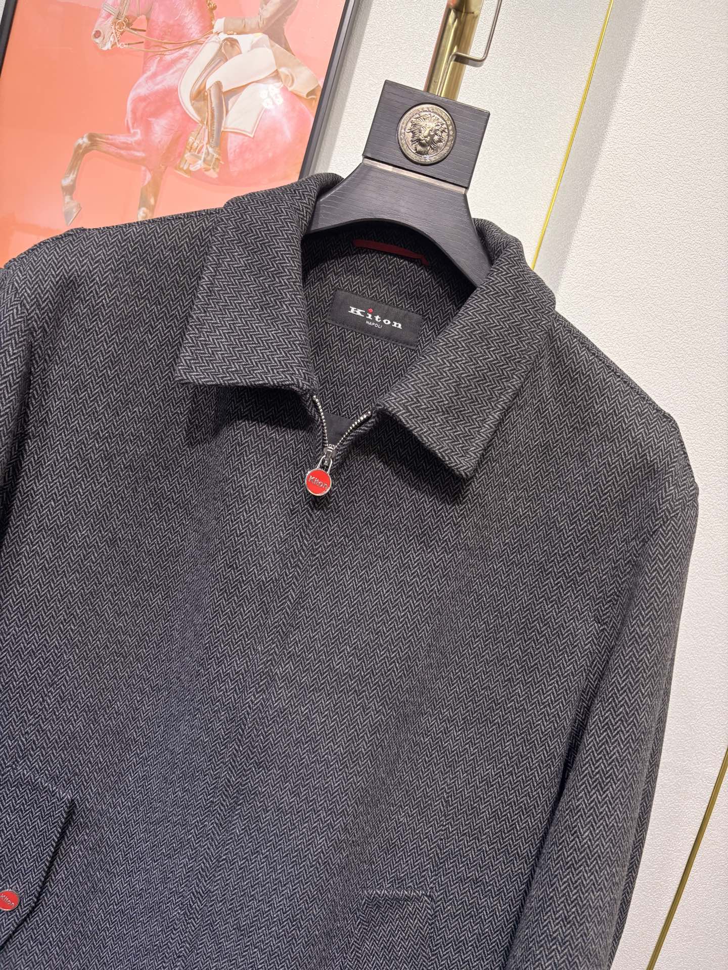 Kiton，2025新款男士商务休闲外套，经典翻领款，客供进口面料、开模定制五金、三标齐，定织定染工艺、