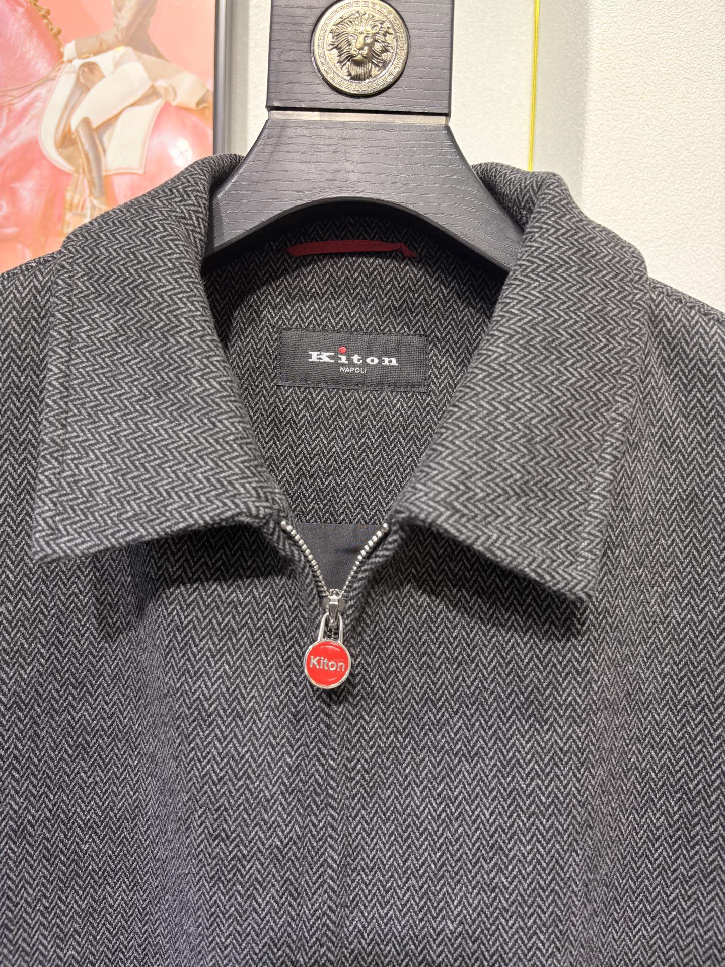 Kiton，2025新款男士商务休闲外套，经典翻领款，客供进口面料、开模定制五金、三标齐，定织定染工艺、