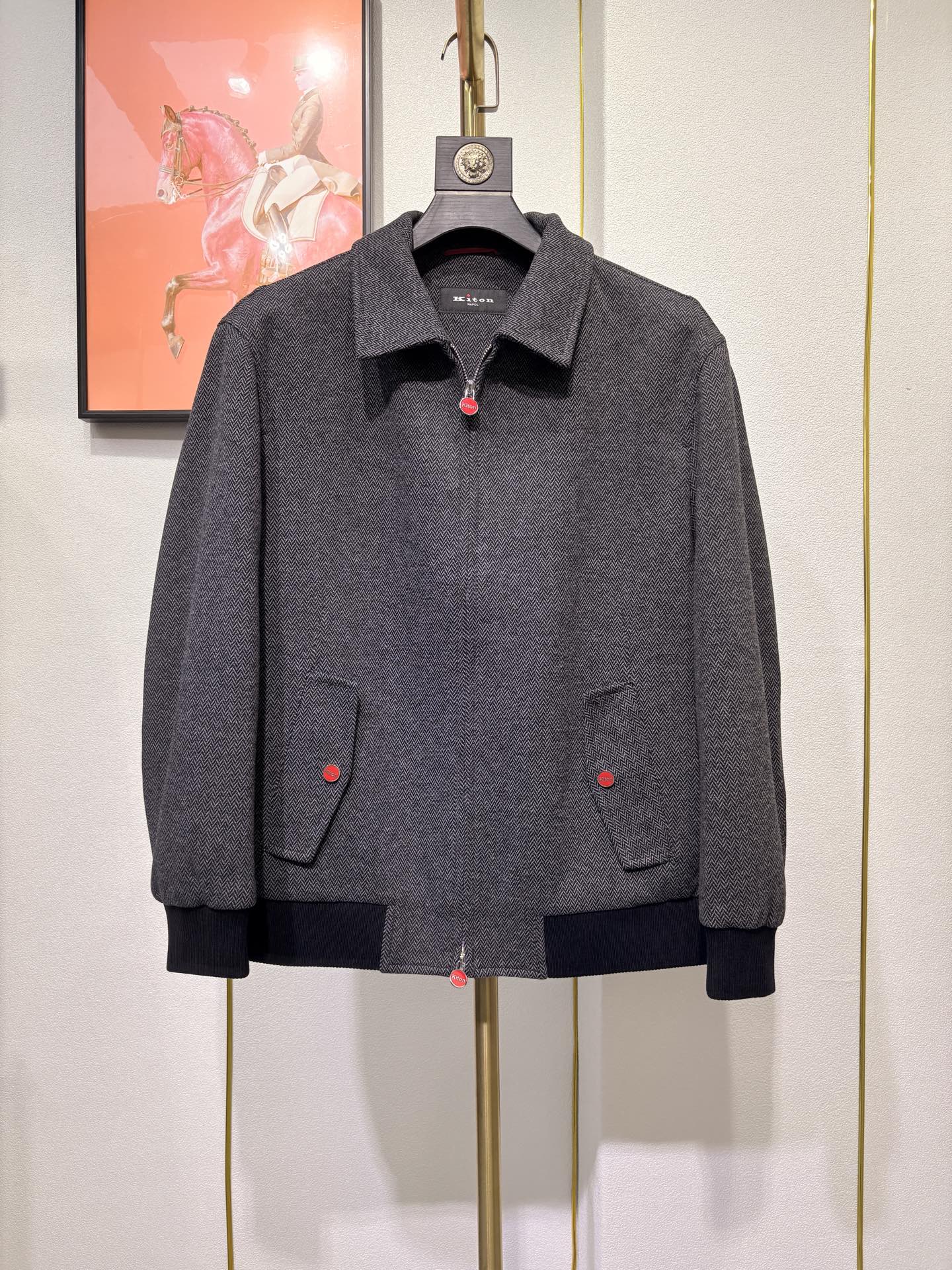 Kiton，2025新款男士商务休闲外套，经典翻领款，客供进口面料、开模定制五金、三标齐，定织定染工艺、