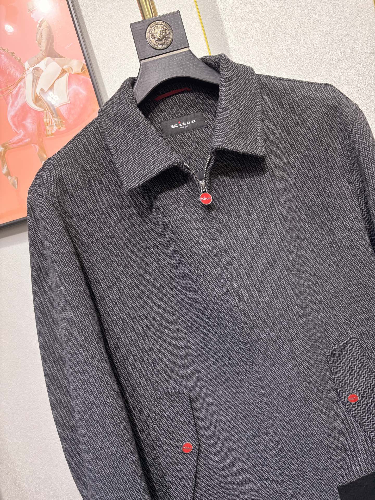 Kiton，2025新款男士商务休闲外套，经典翻领款，客供进口面料、开模定制五金、三标齐，定织定染工艺、