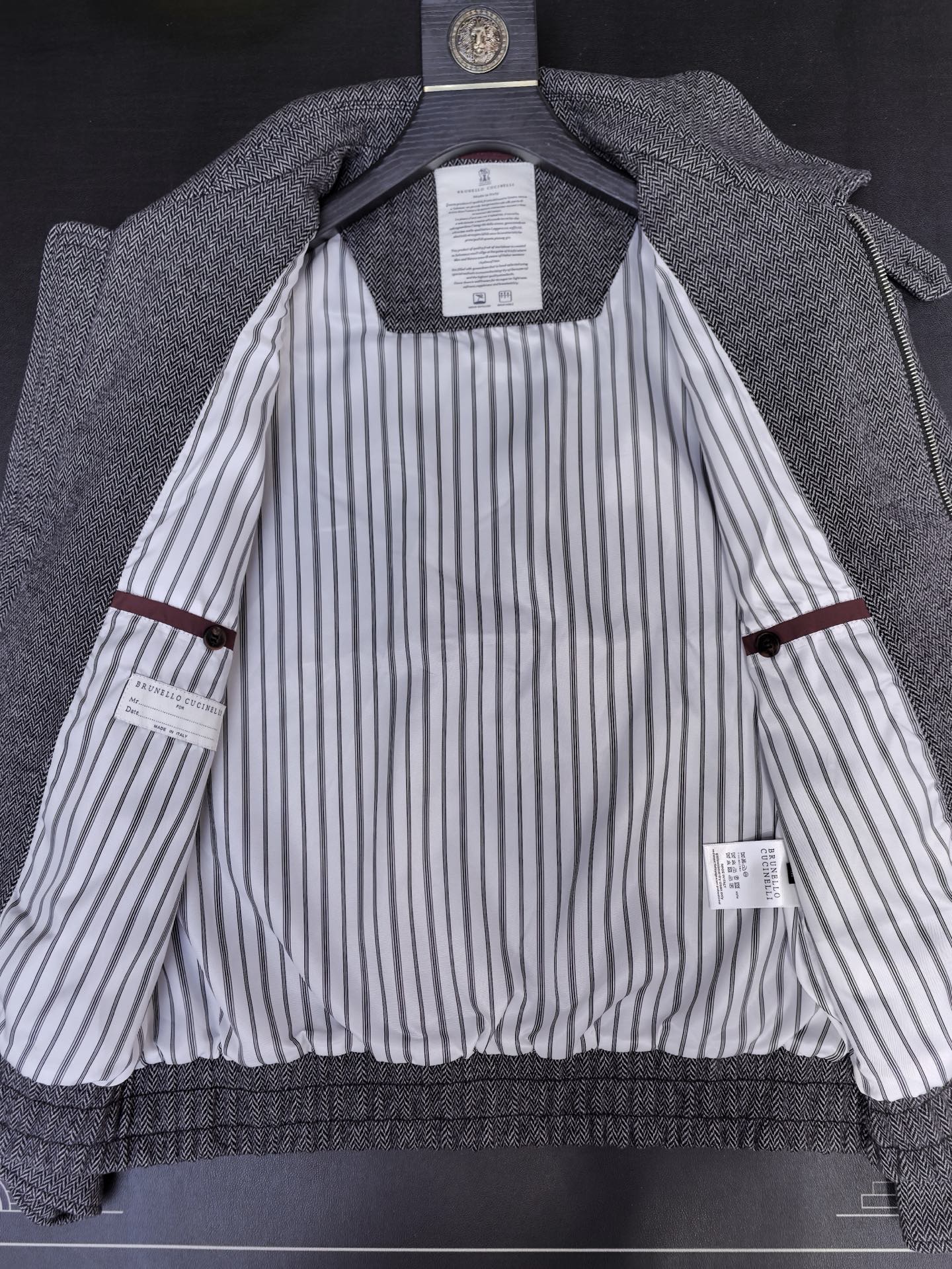 BC，2025男士新款立领商务休闲夹克外套，顶奢意大利进口羊毛混纺人字纹肌理面料，双头拉链门襟、三标齐、